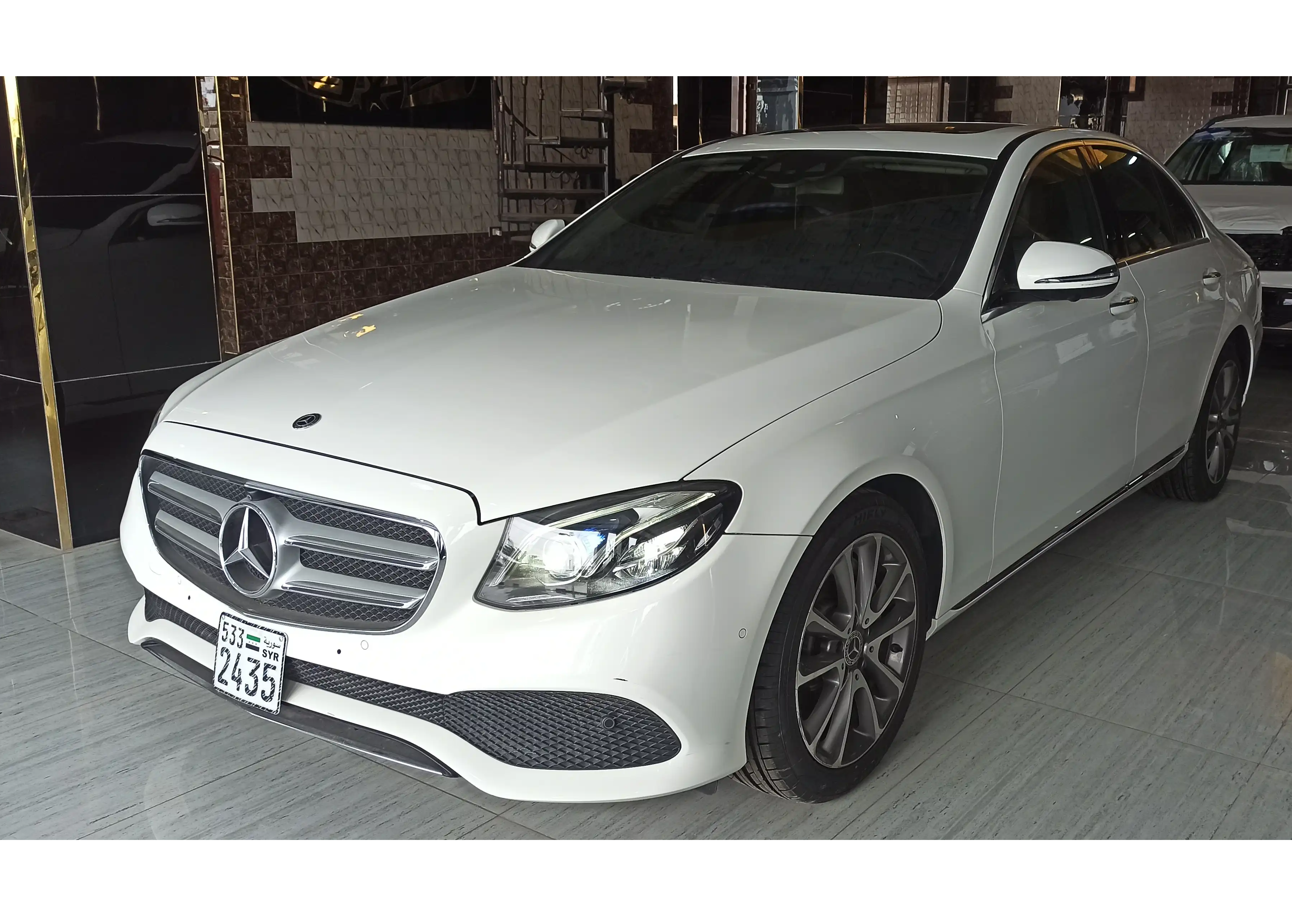 kilometrage car sale mercedes e class 300e 4matic sedan 2019 aleppo cs card image