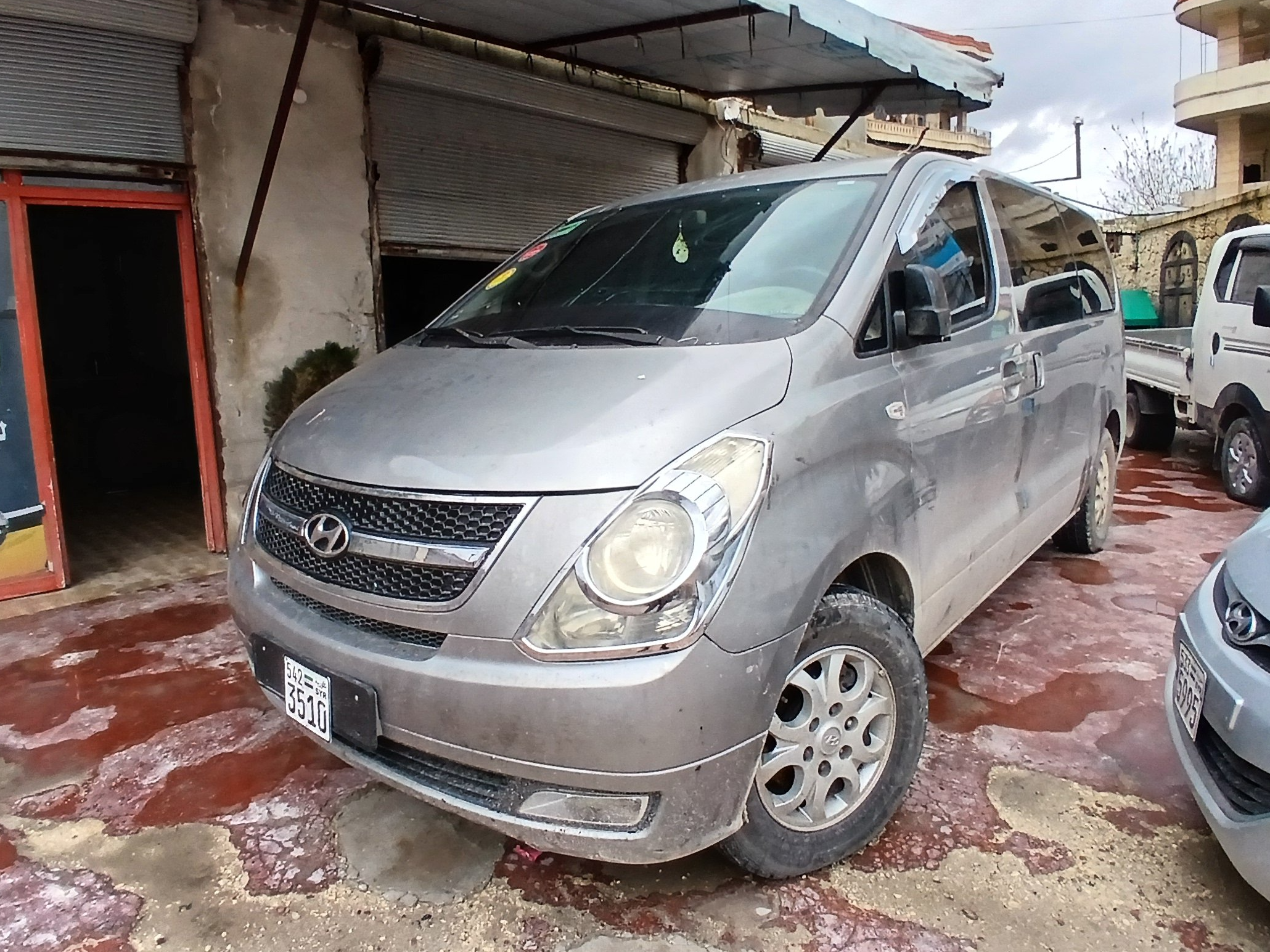kilometrage car sale hyundai grand starex cvx van used 2011 aleppo qf card image