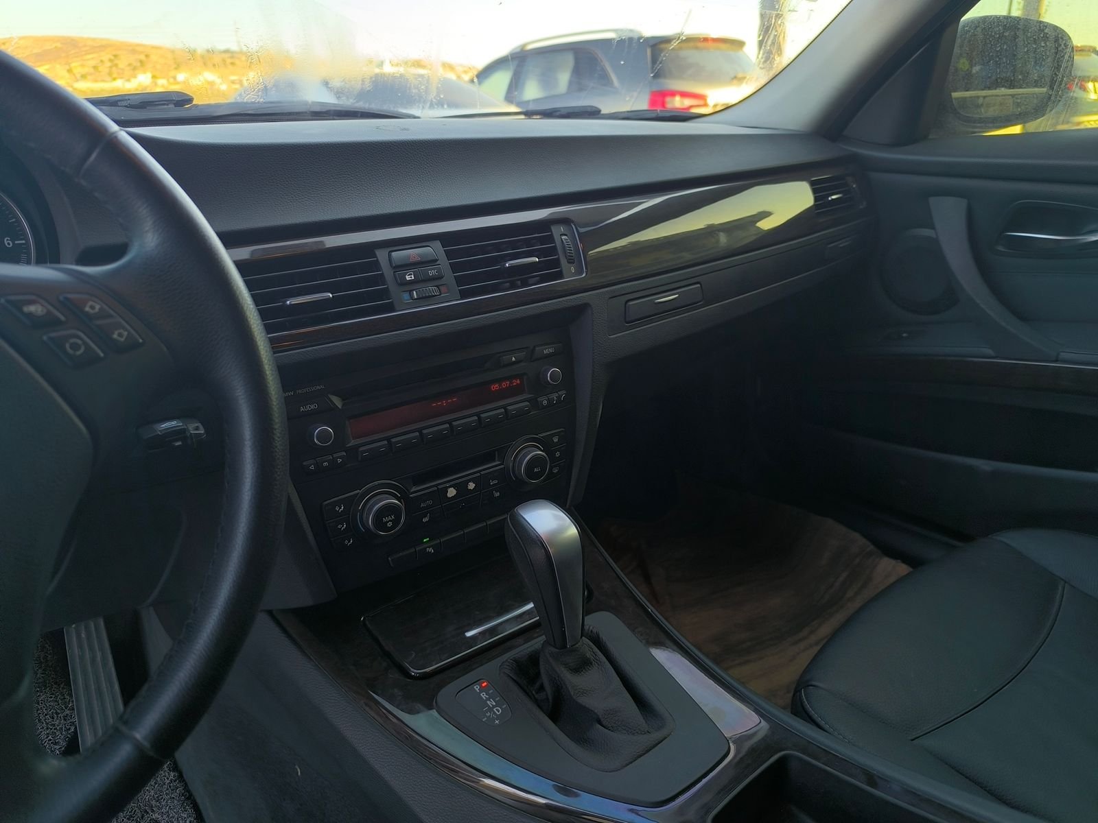 kilometrage car sale bmw 3 series 320 i sedan used 2011 vq image