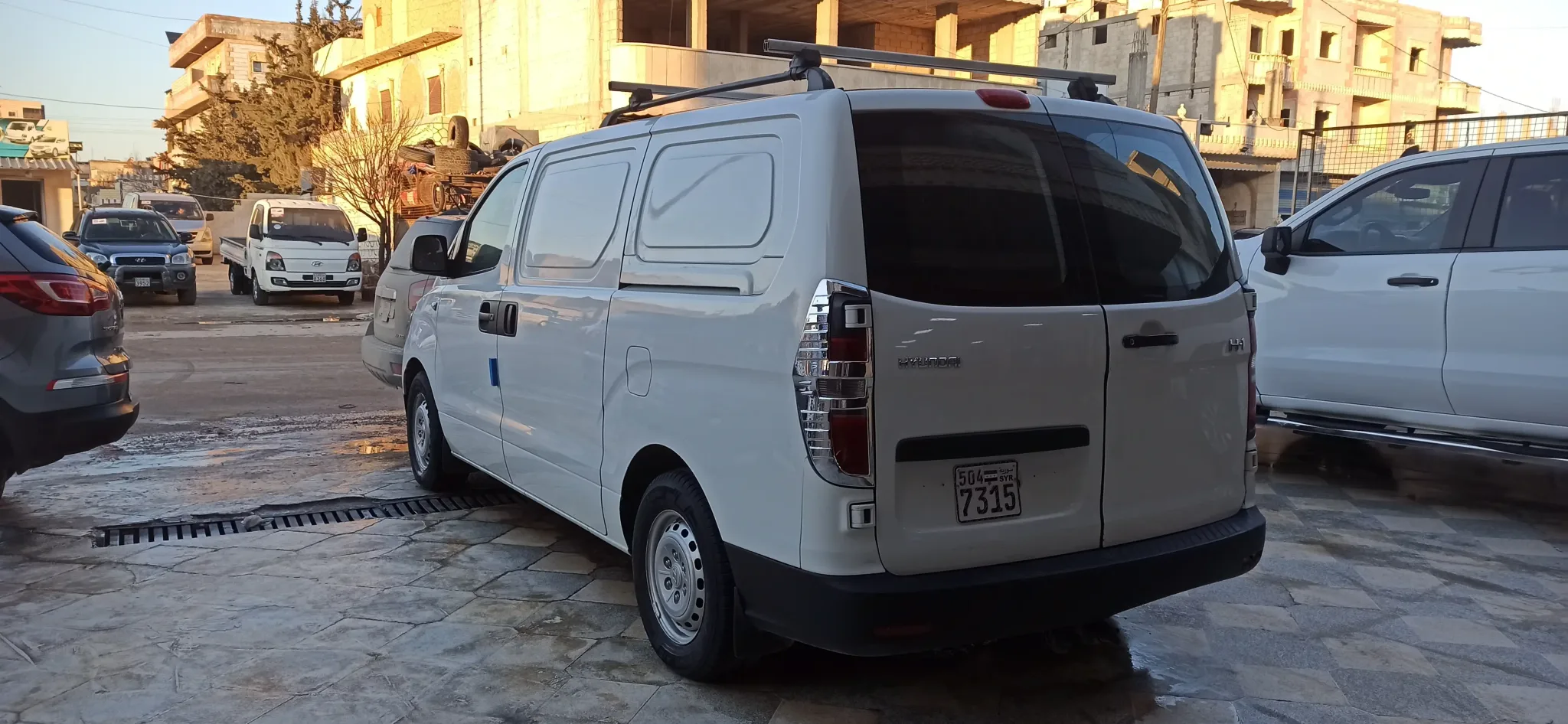kilometrage car sale hyundai grand starex cvx van used 2011 aleppo wv image