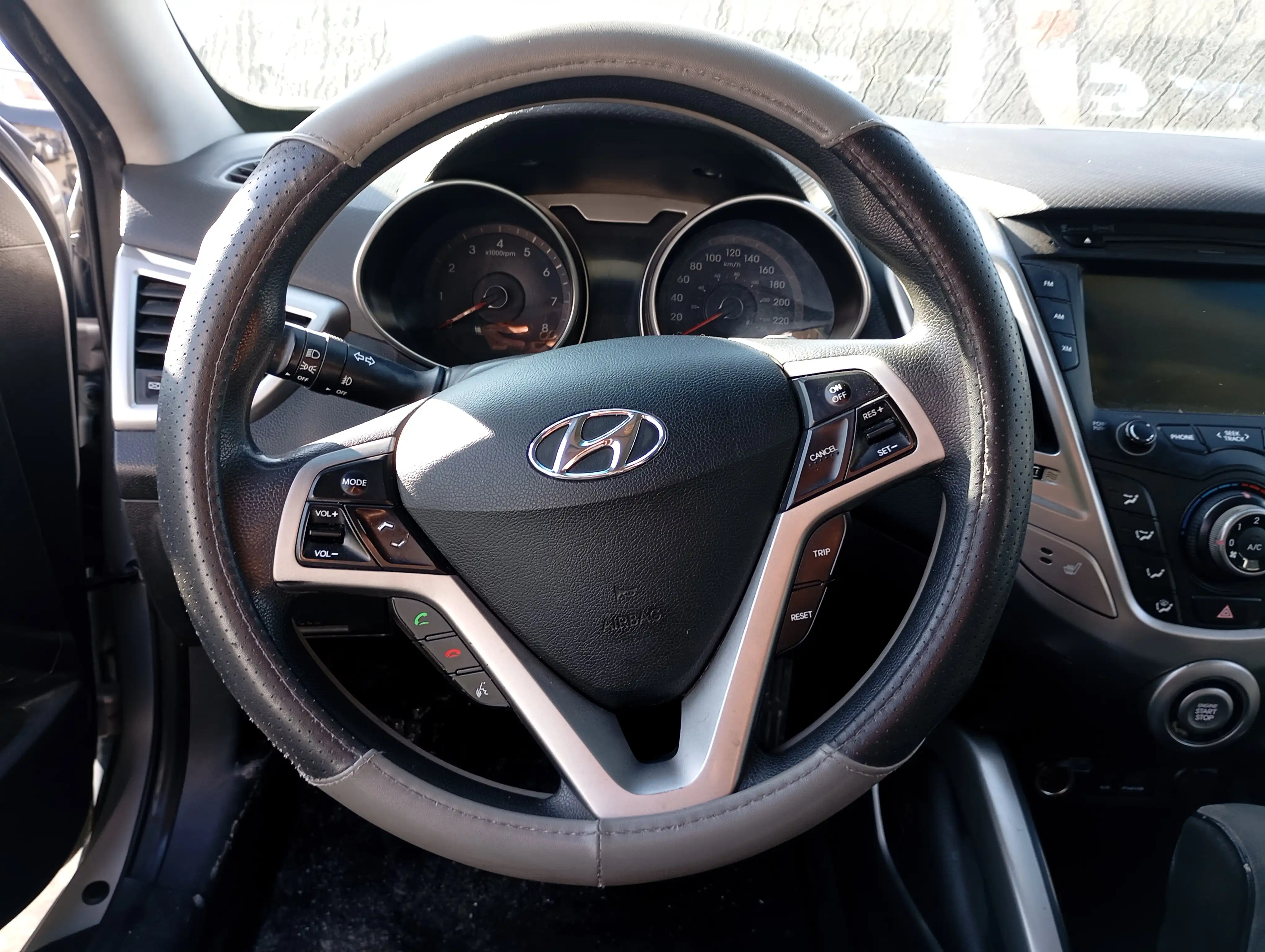 kilometrage car sale hyundai veloster standard 2012 jm image