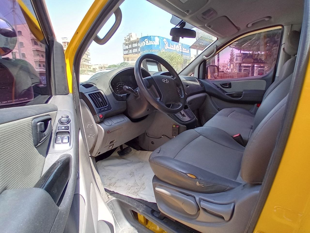 kilometrage car sale hyundai grand starex cvx van used 2011 aleppo iz image