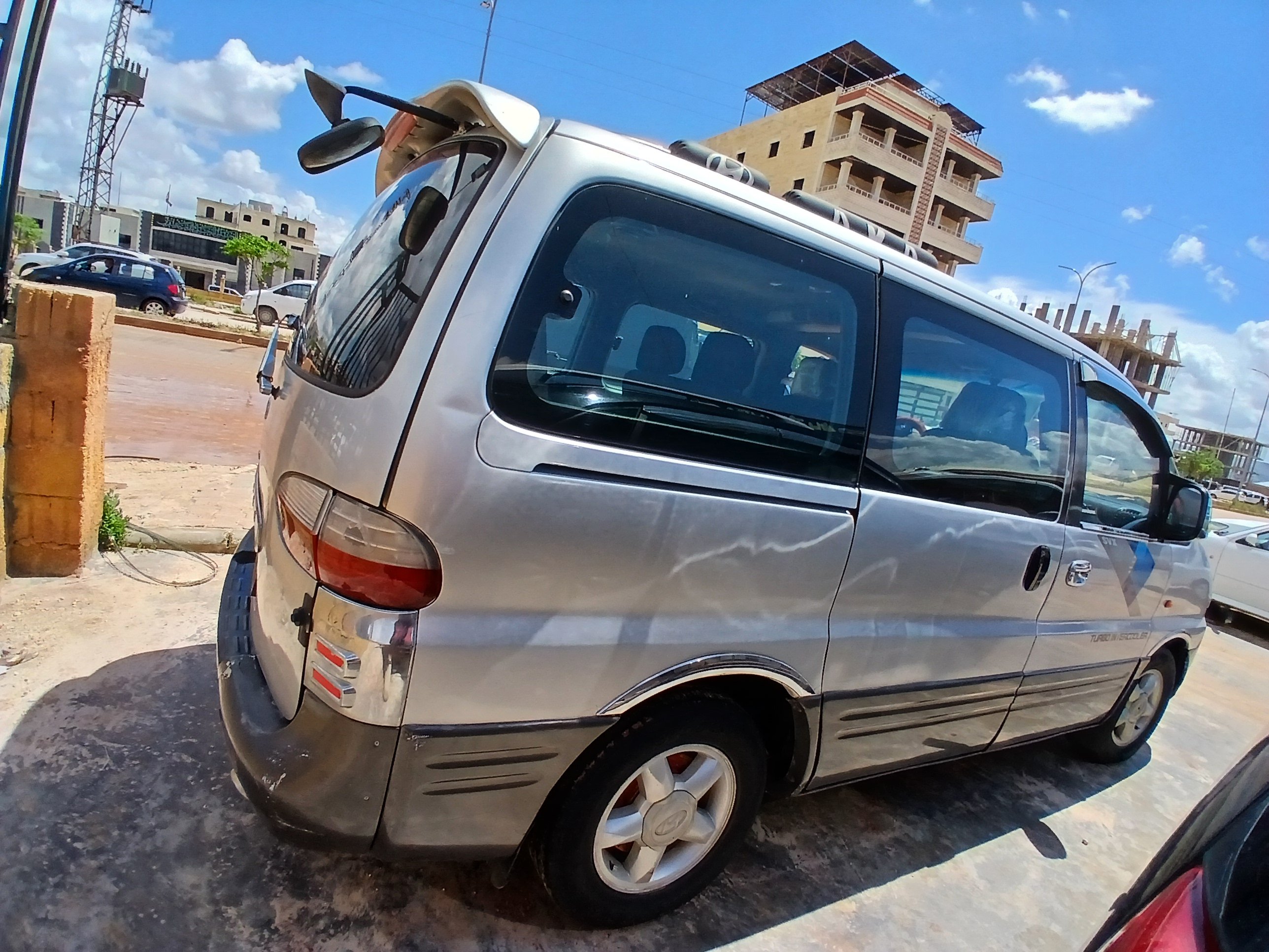 kilometrage car sale hyundai h 1 standard van used 2002 aleppo um image