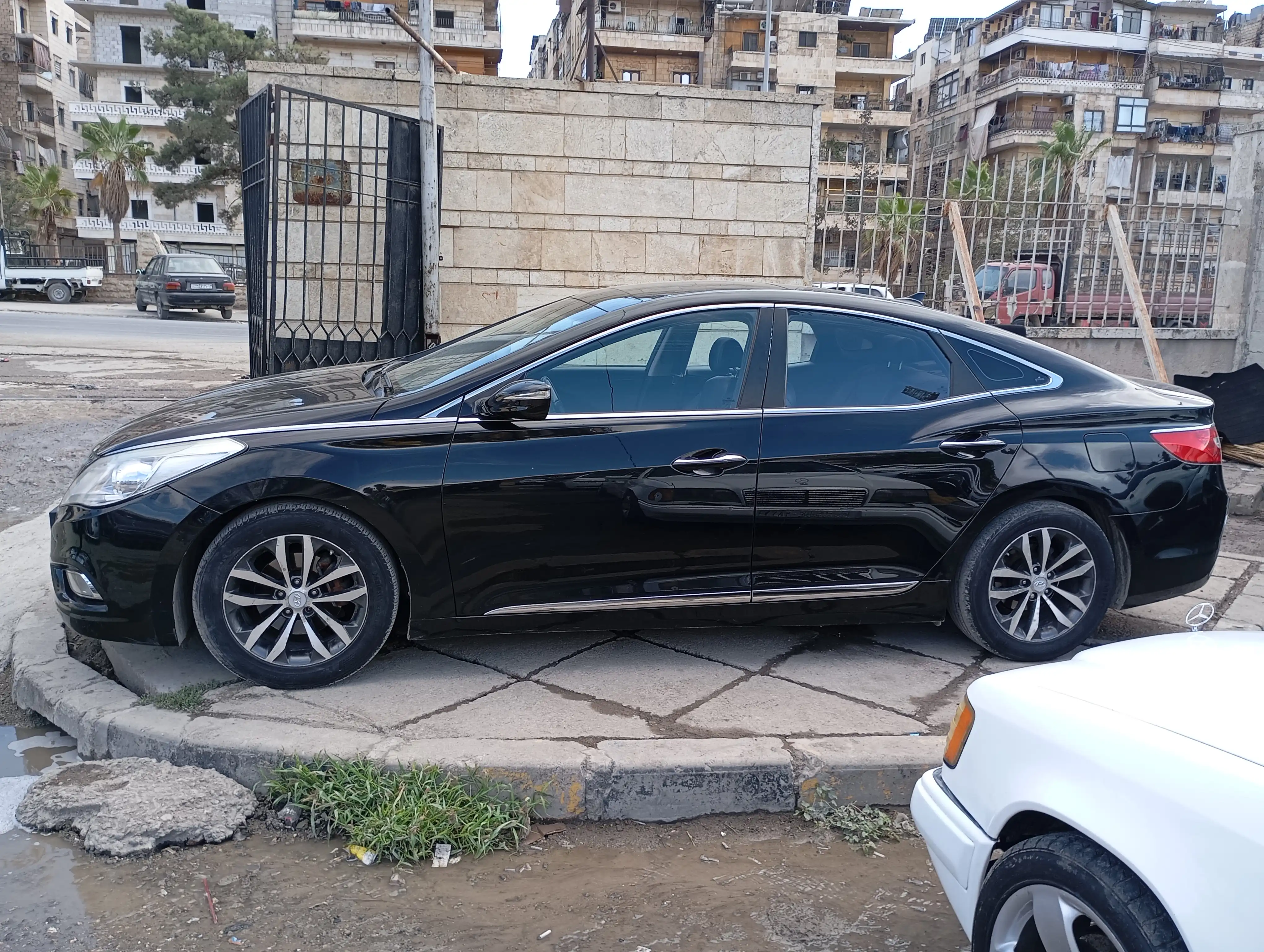 kilometrage car sale hyundai grandeur hg 300 suv used 2011 aleppo pl image