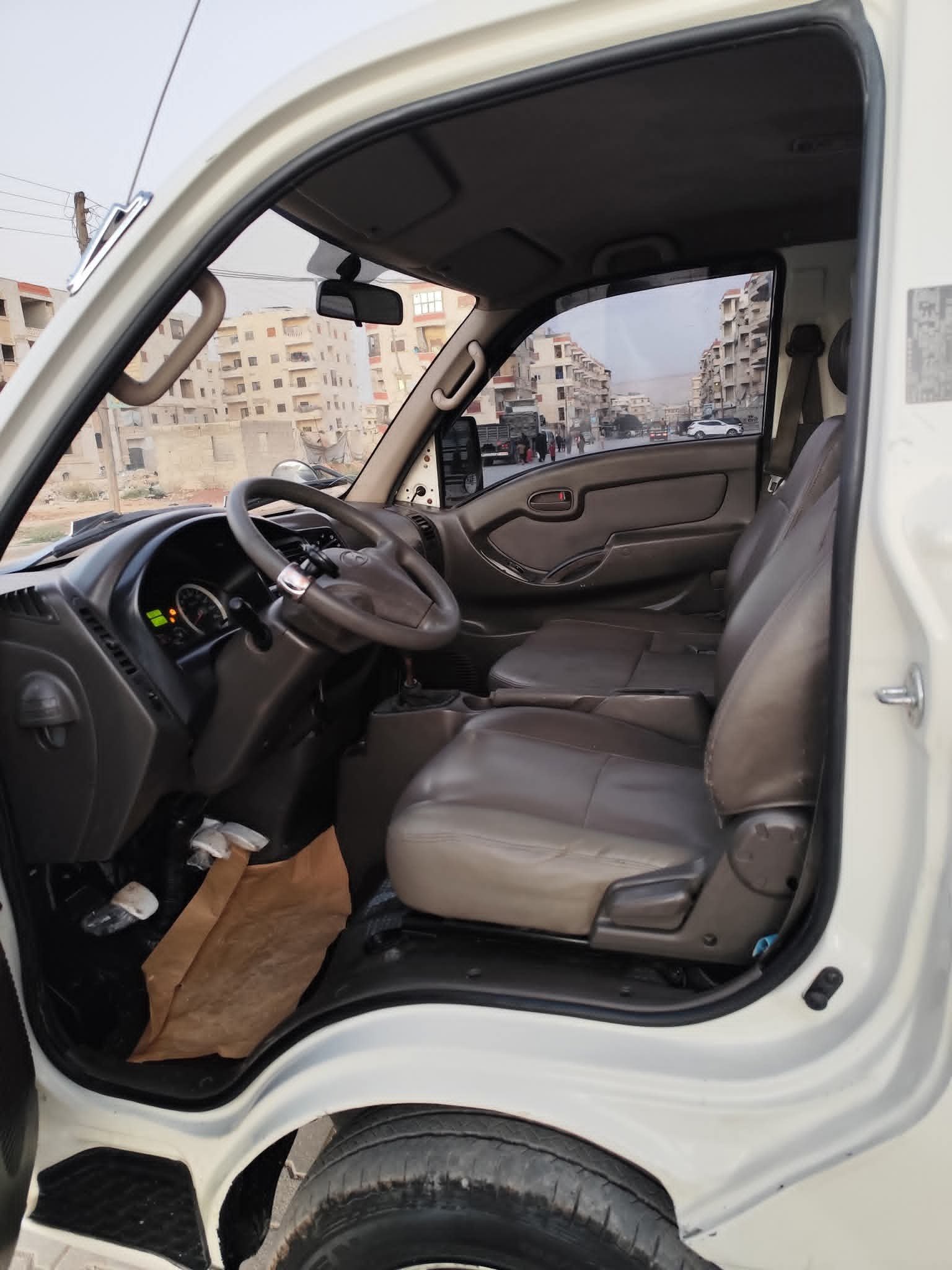 kilometrage car sale hyundai porter 2 crdi cargo truck used 2012 aleppo du image