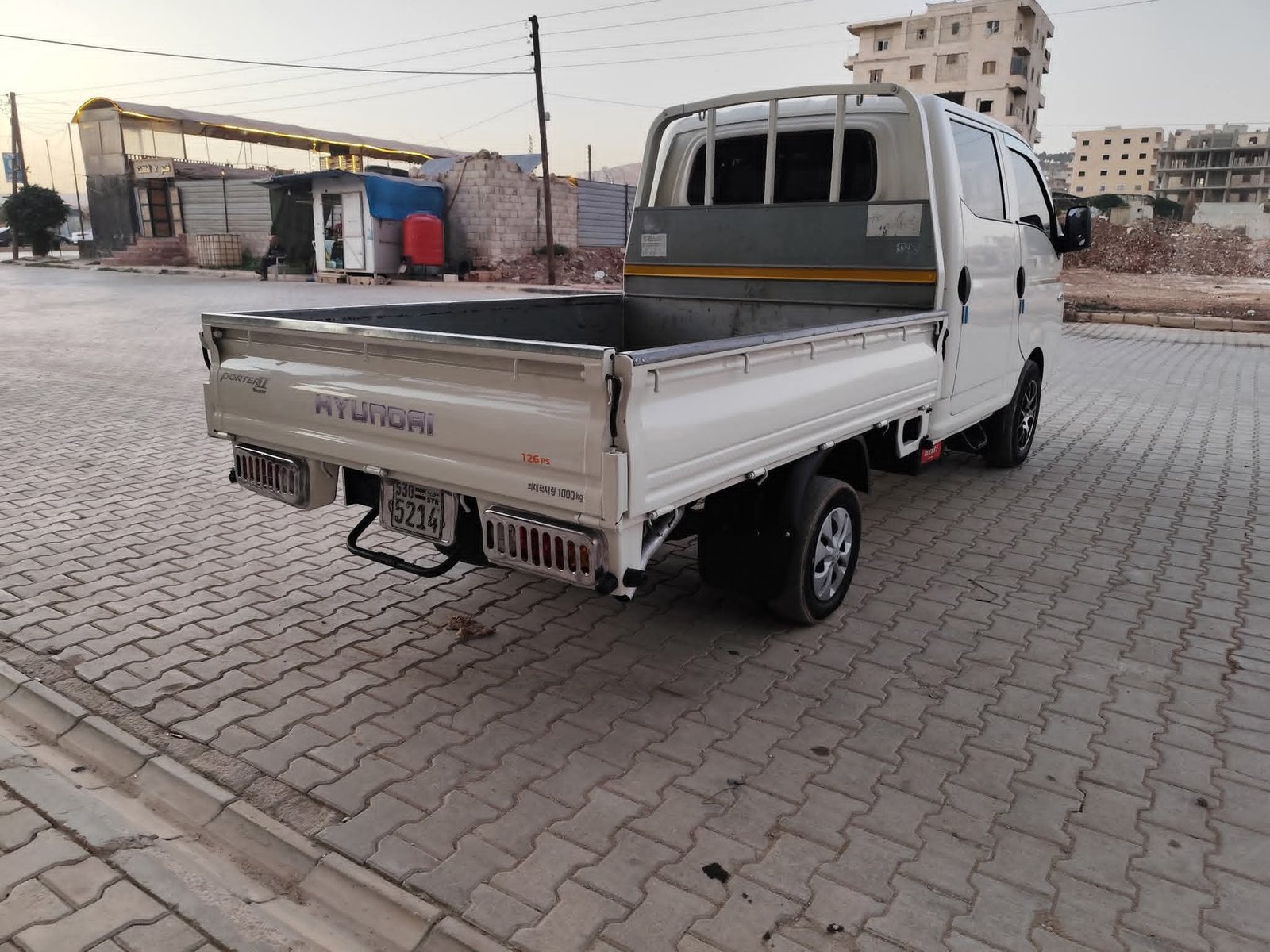 kilometrage car sale hyundai porter 2 crdi cargo truck used 2012 aleppo du image