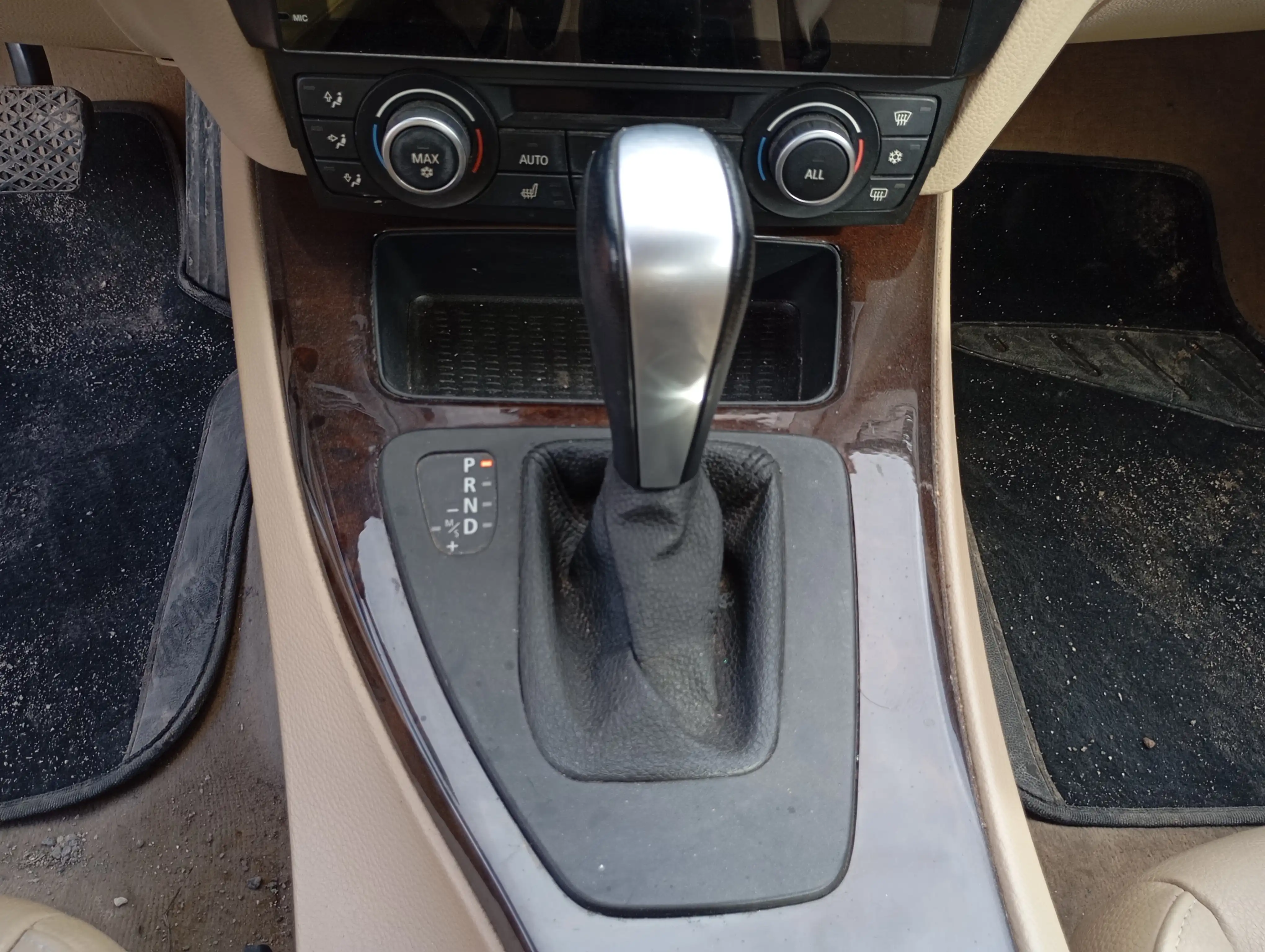 kilometrage car sale bmw 3 series 320 i sedan used 2011 aleppo qj image
