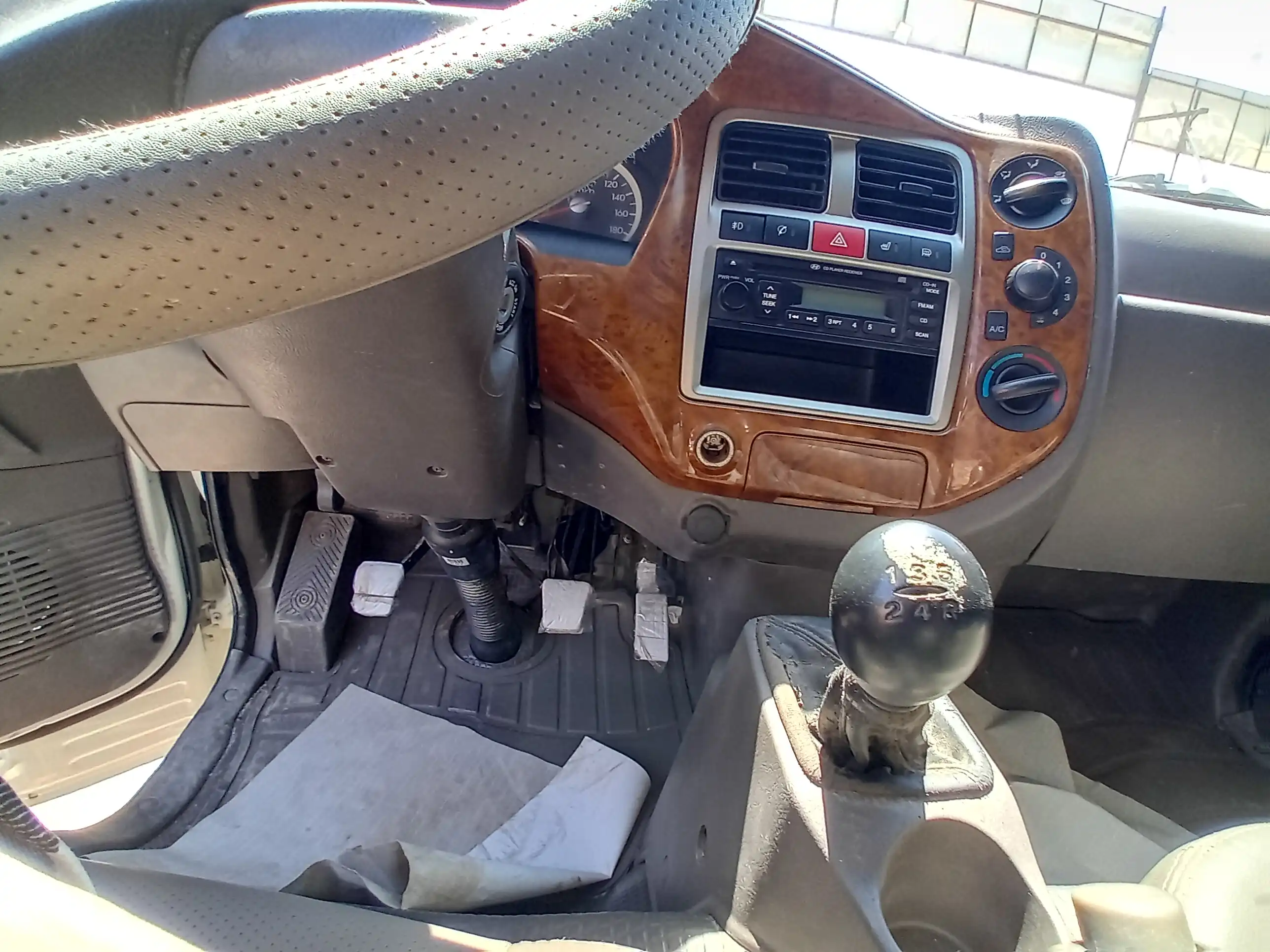 kilometrage car sale hyundai porter 2 crdi cargo truck used 2011 qw image