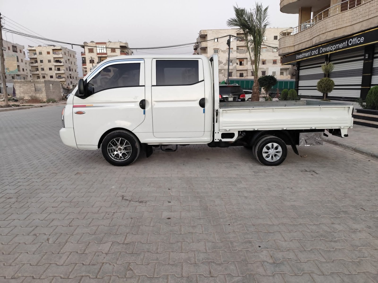 kilometrage car sale hyundai porter 2 crdi cargo truck used 2012 aleppo du image
