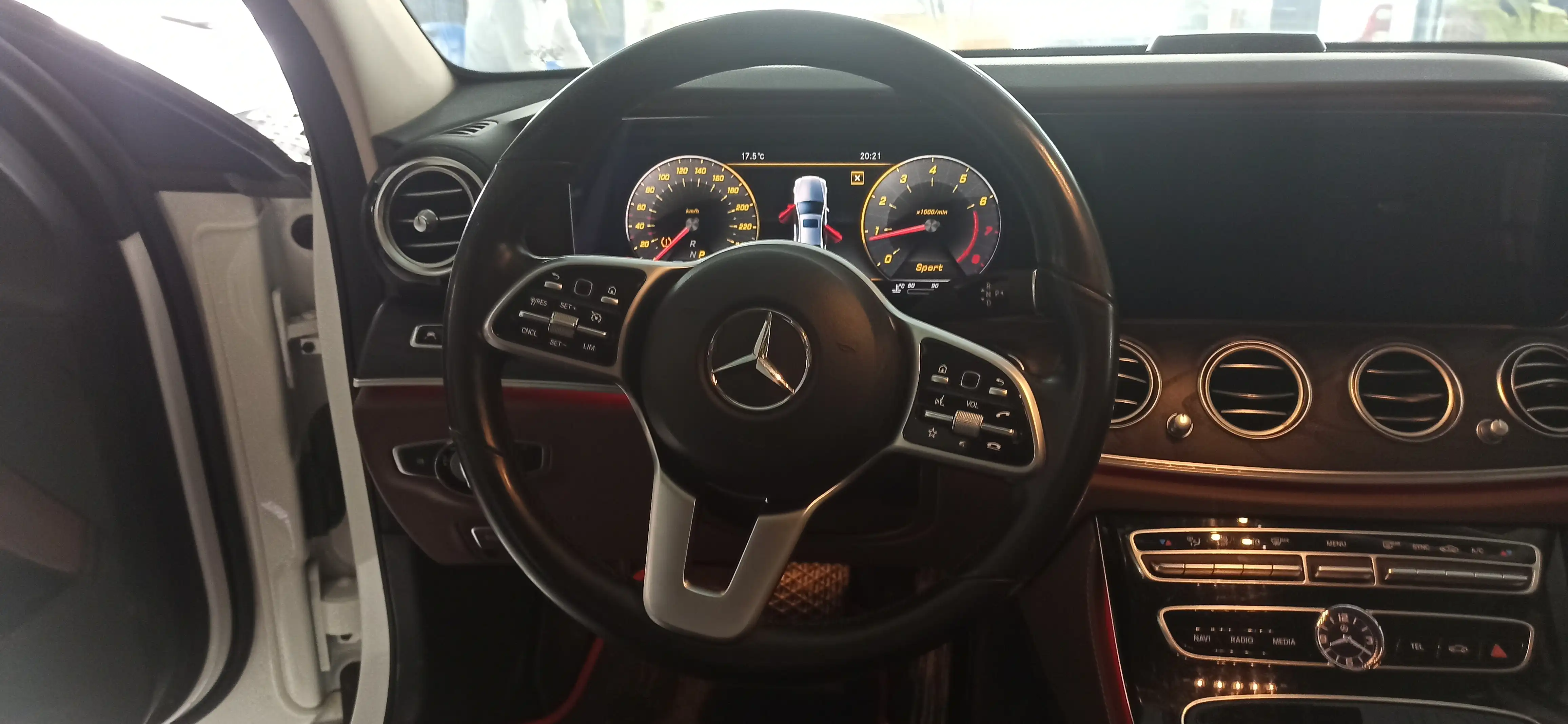 kilometrage car sale mercedes e class 300e 4matic sedan 2019 aleppo cs image