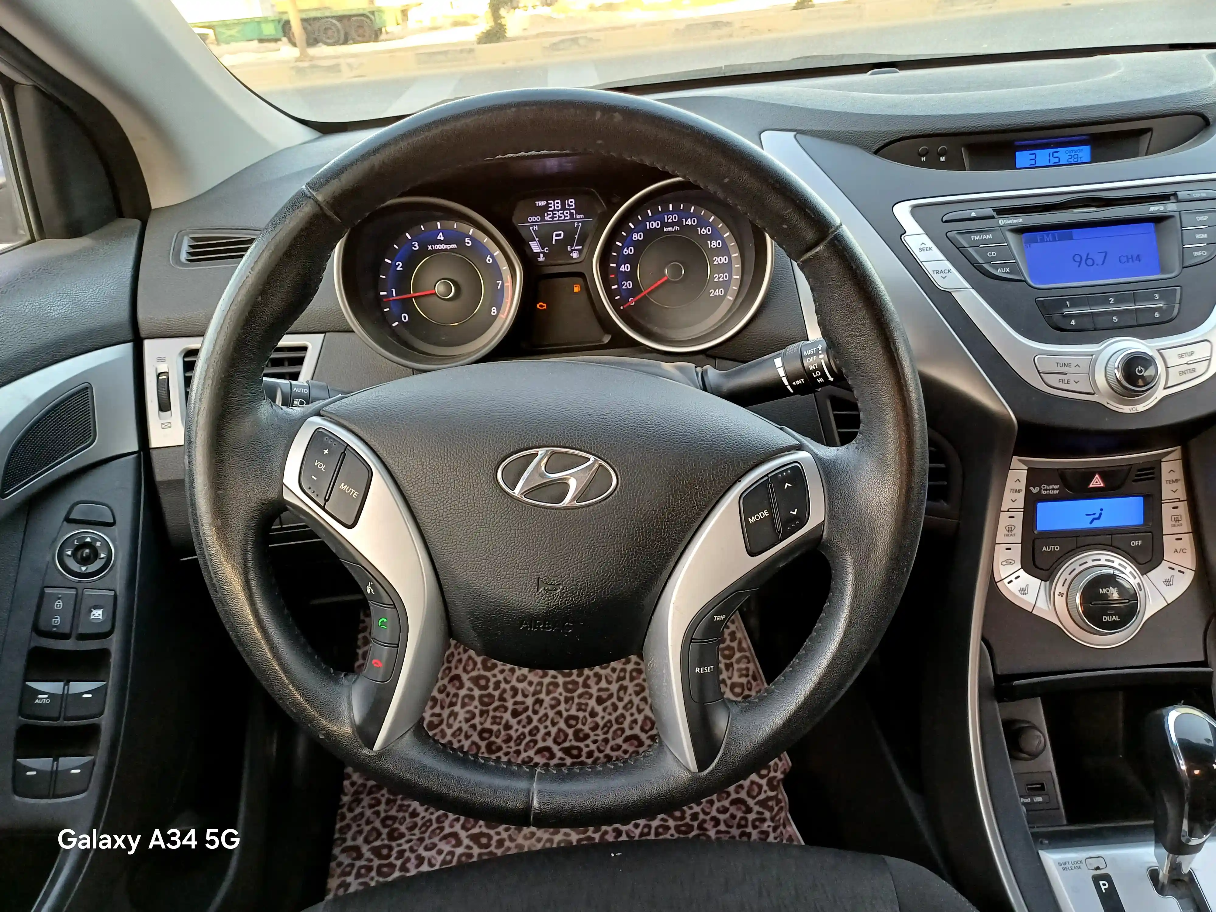 kilometrage car sale hyundai avante m16 gdi sedan used 2011 aleppo zv image