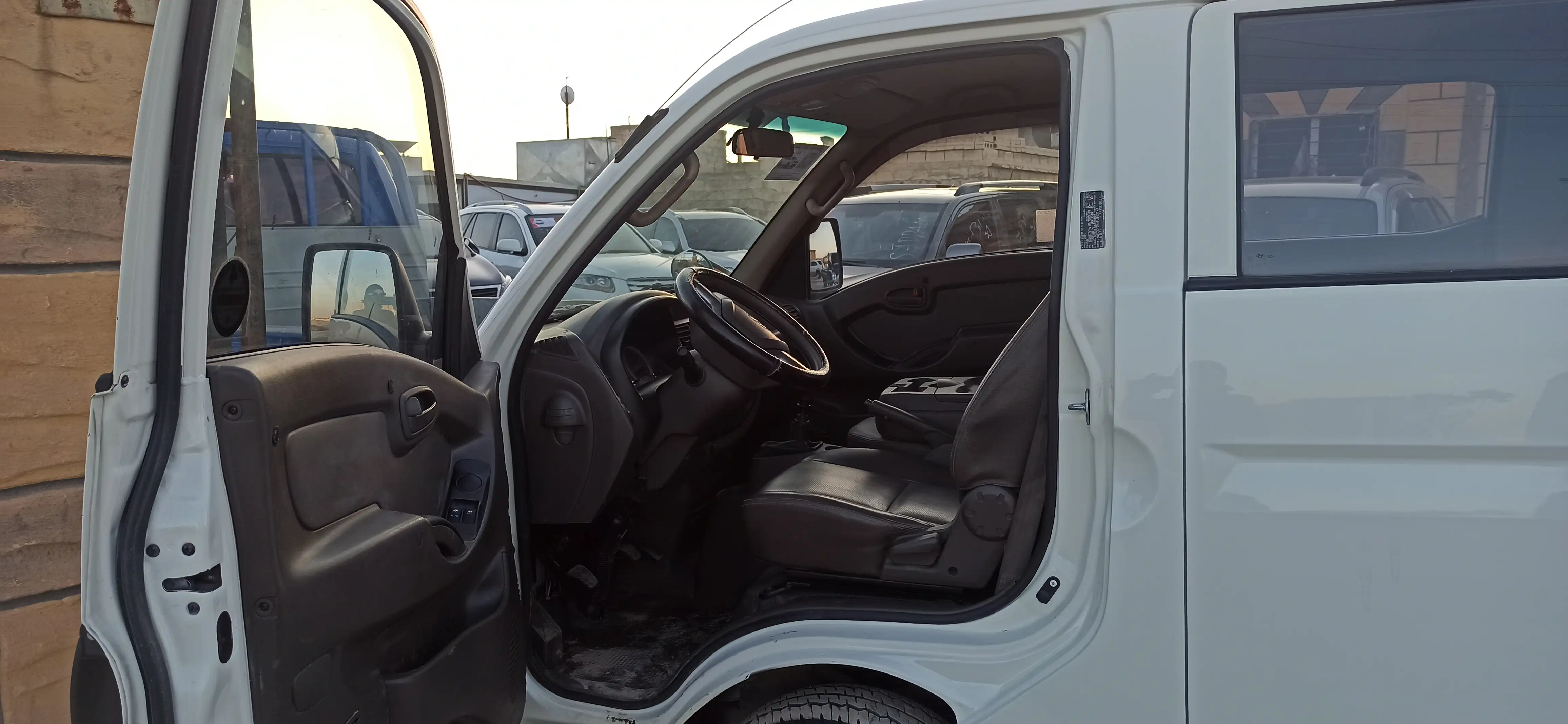 kilometrage car sale hyundai porter ii 2 standard cargo truck used 2015 aleppo qd image