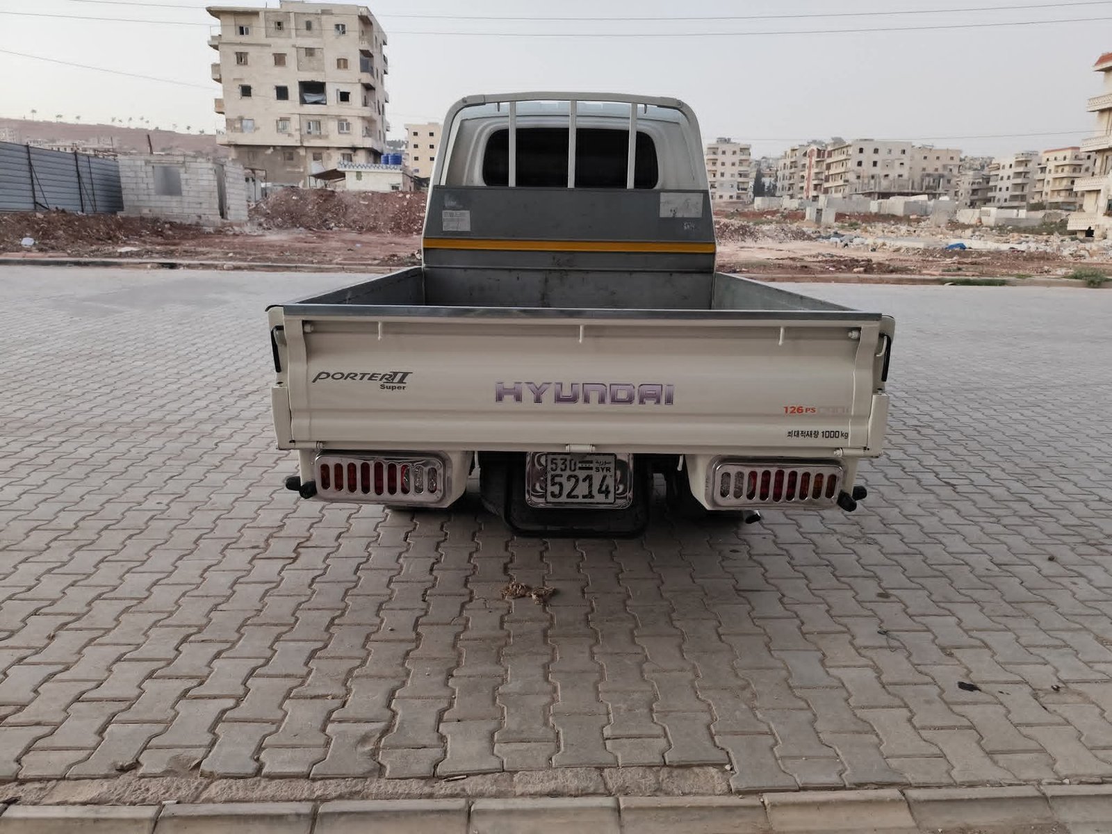 kilometrage car sale hyundai porter 2 crdi cargo truck used 2012 aleppo du image