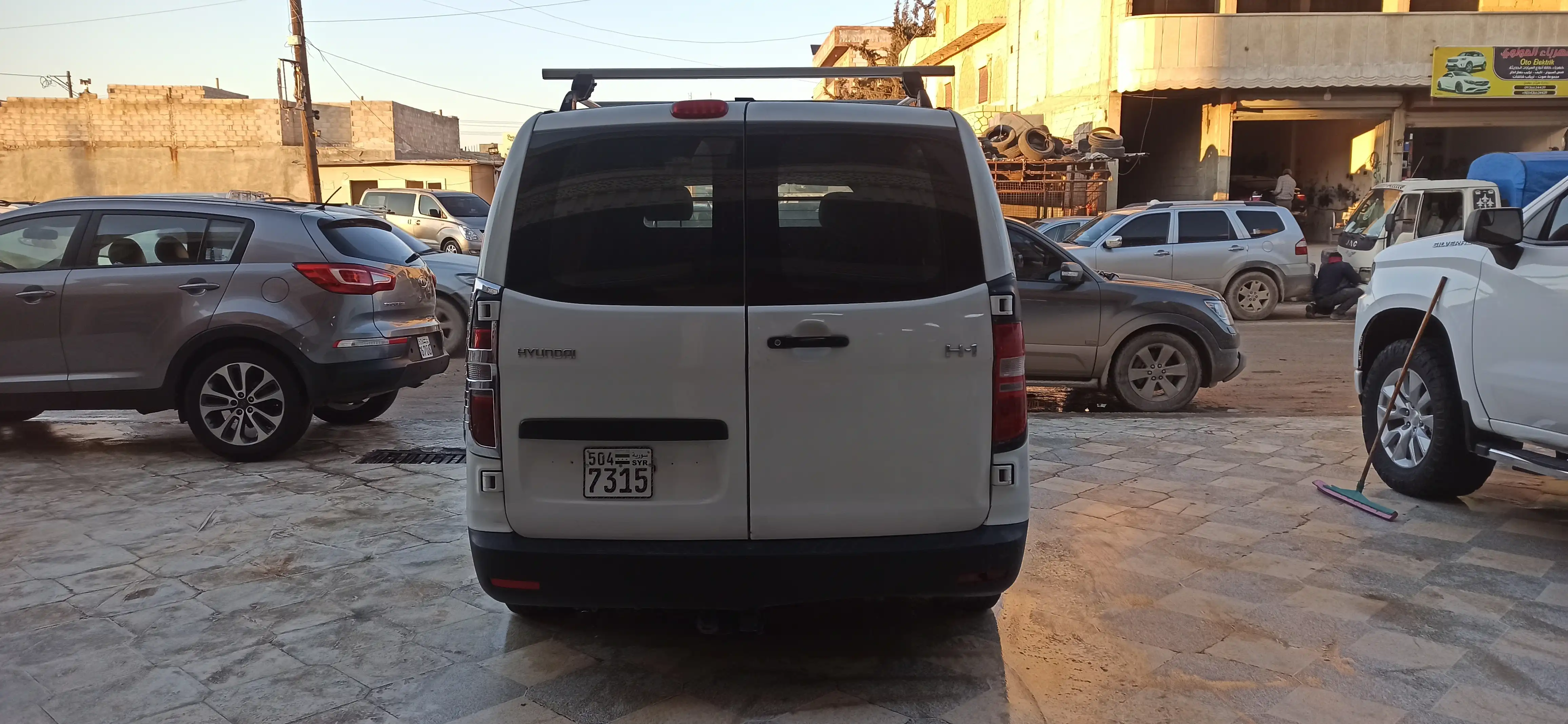 kilometrage car sale hyundai grand starex cvx van used 2011 aleppo wv image