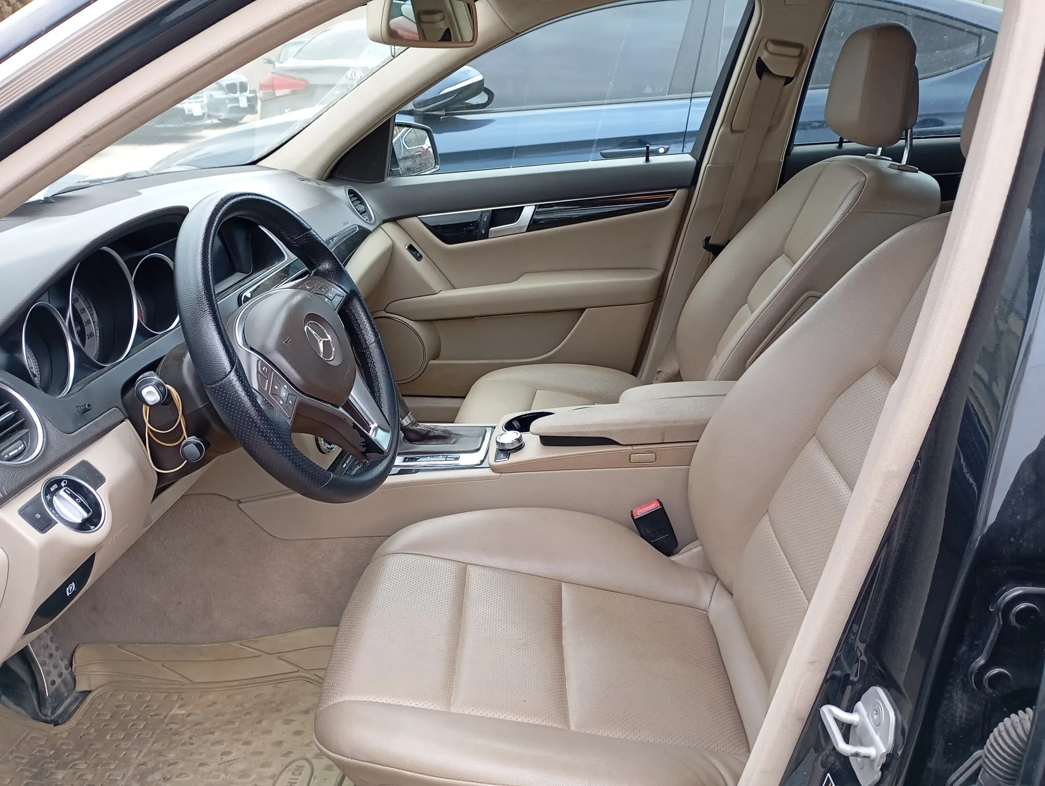 kilometrage car sale mercedes benz c class 200 sedan used 2013 aleppo nq image
