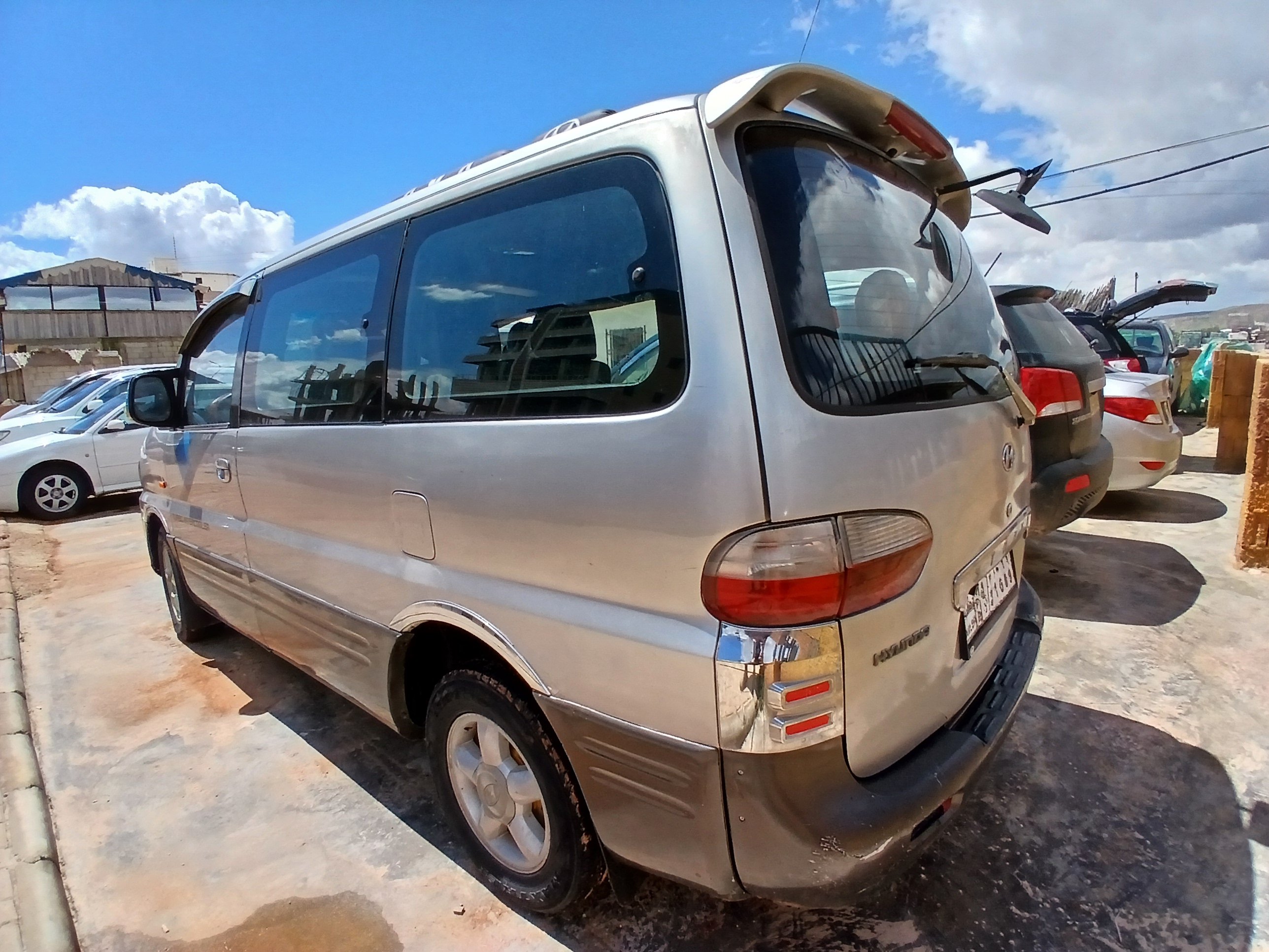 kilometrage car sale hyundai h 1 standard van used 2002 aleppo um image