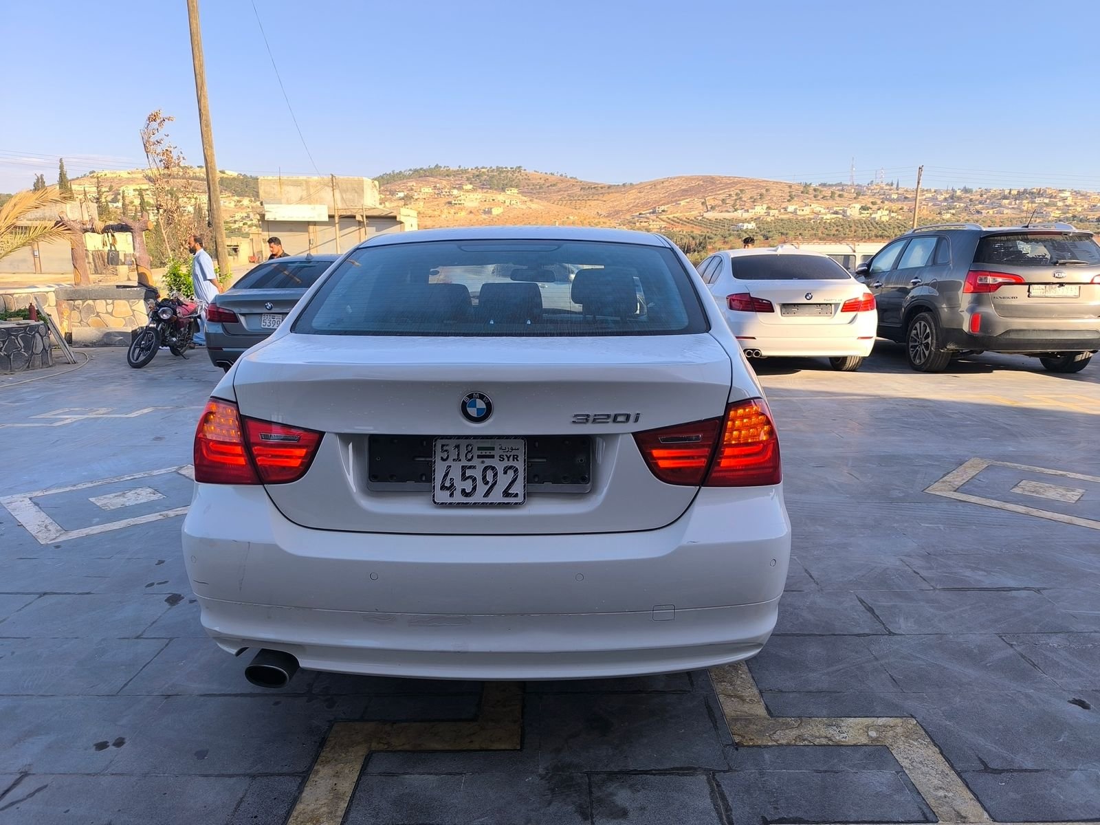 kilometrage car sale bmw 3 series 320 i sedan used 2011 vq image