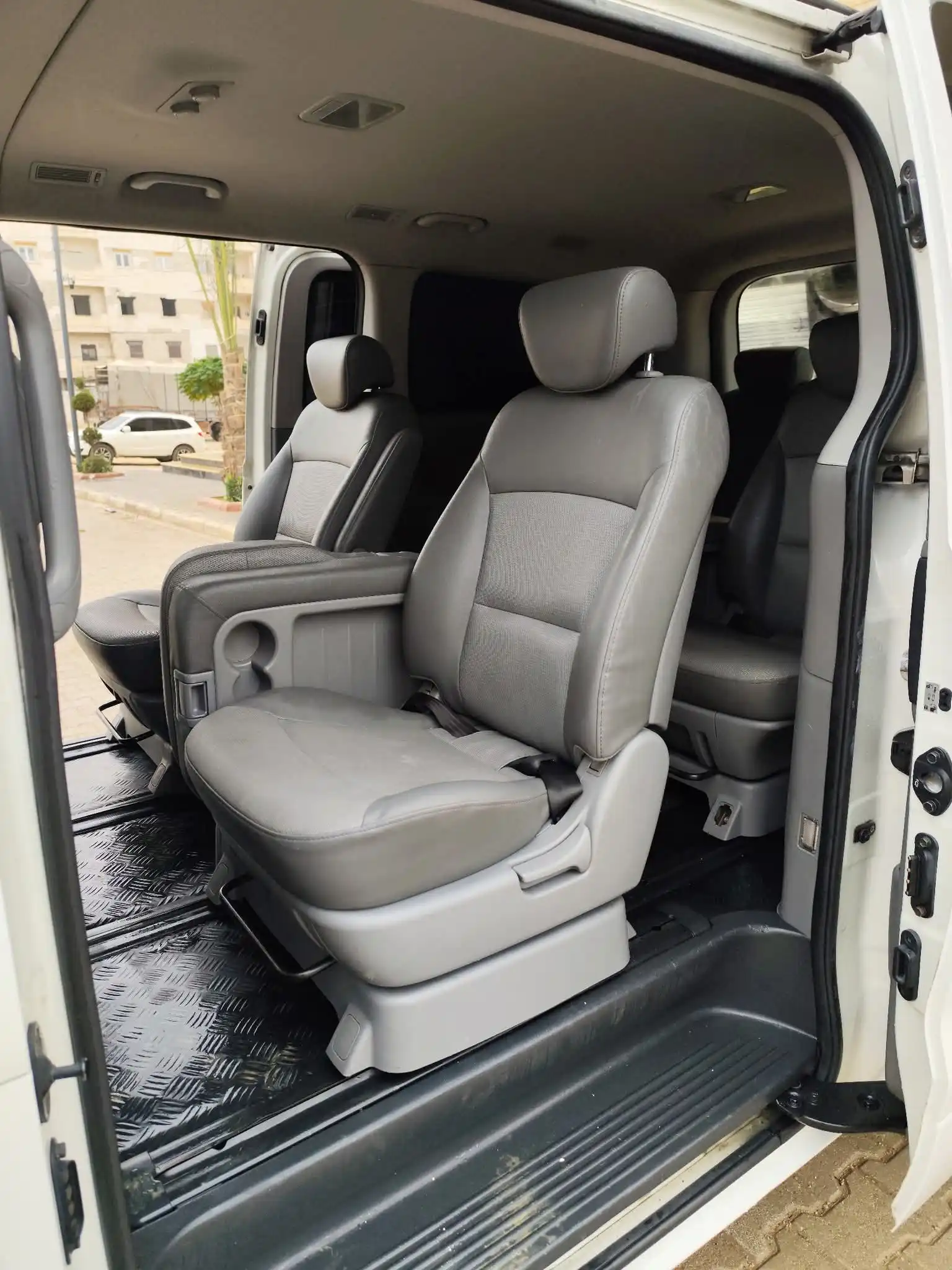 kilometrage car sale hyundai grand starex cvx van used 2010 aleppo am image