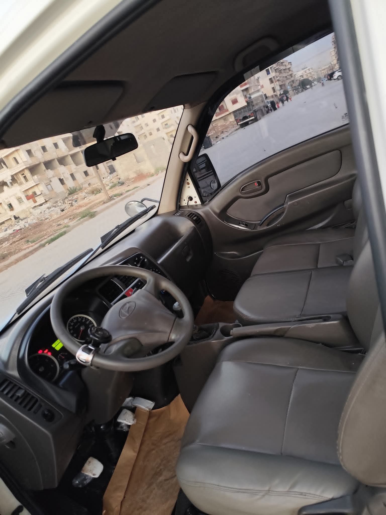 kilometrage car sale hyundai porter 2 crdi cargo truck used 2012 aleppo du image