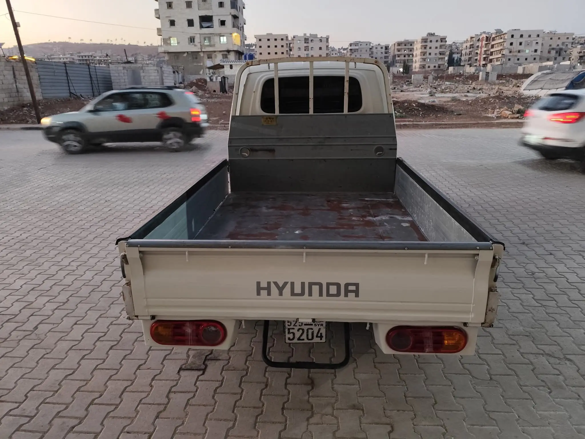 kilometrage car sale hyundai cargo truck used 2009 aleppo ek image