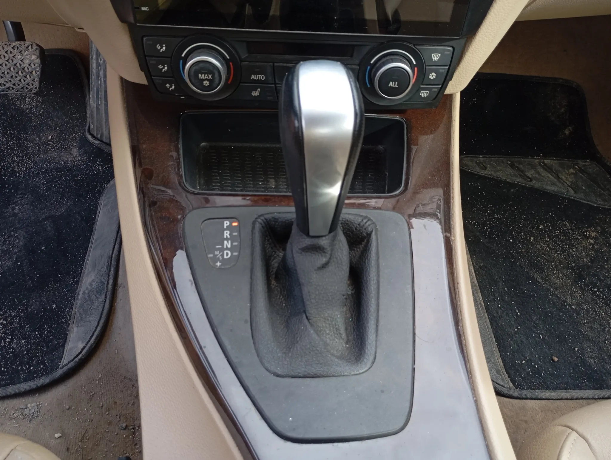 kilometrage car sale bmw 3 series 320 i sedan used 2011 aleppo qj image