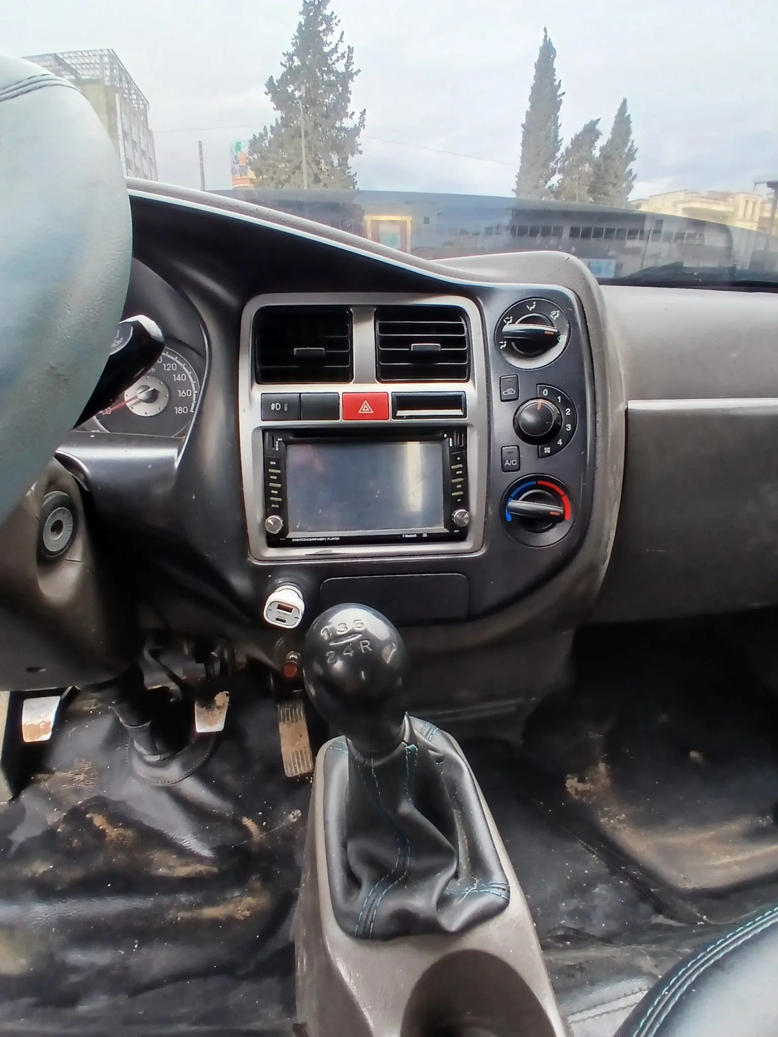 kilometrage car sale hyundai porter ii 2 crdi cargo truck used 2010 aleppo vt image