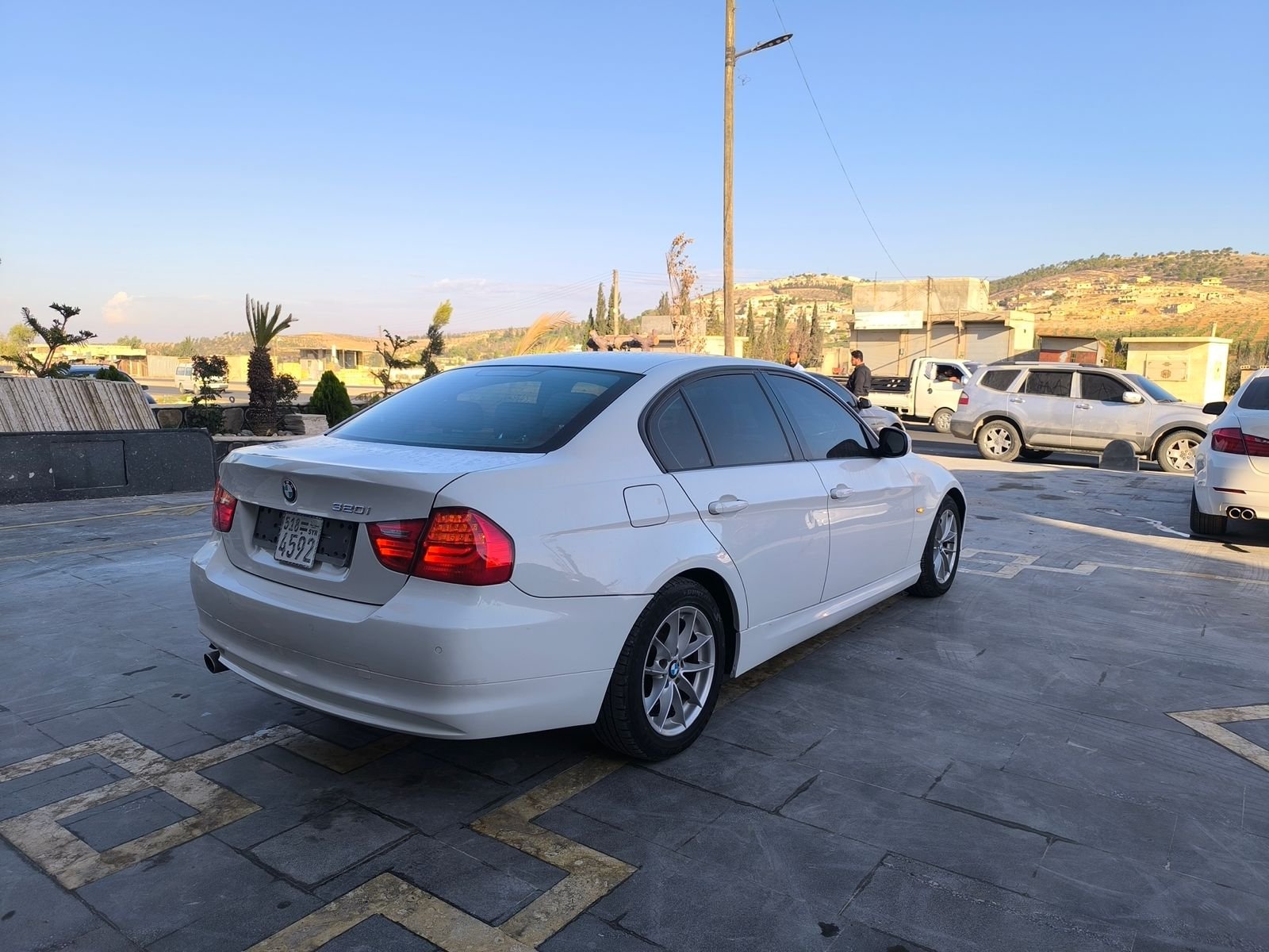 kilometrage car sale bmw 3 series 320 i sedan used 2011 vq image