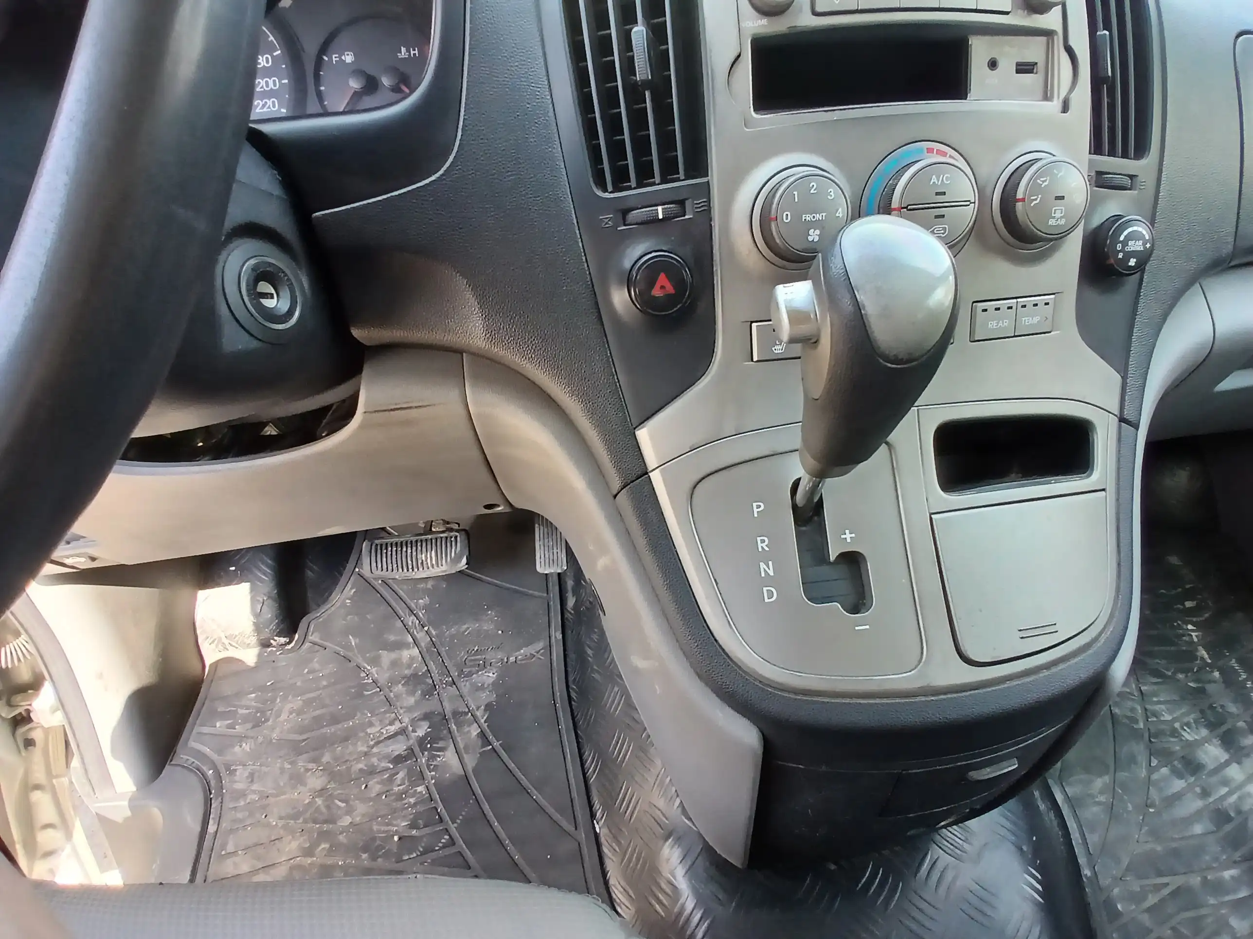 kilometrage car sale hyundai grand starex cvx van used 2011 aleppo bu image