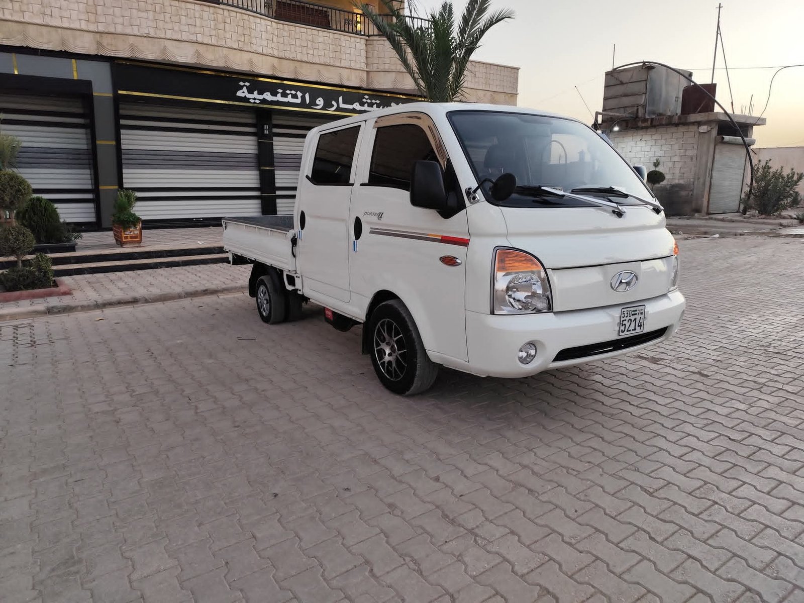kilometrage car sale hyundai porter 2 crdi cargo truck used 2012 aleppo du image