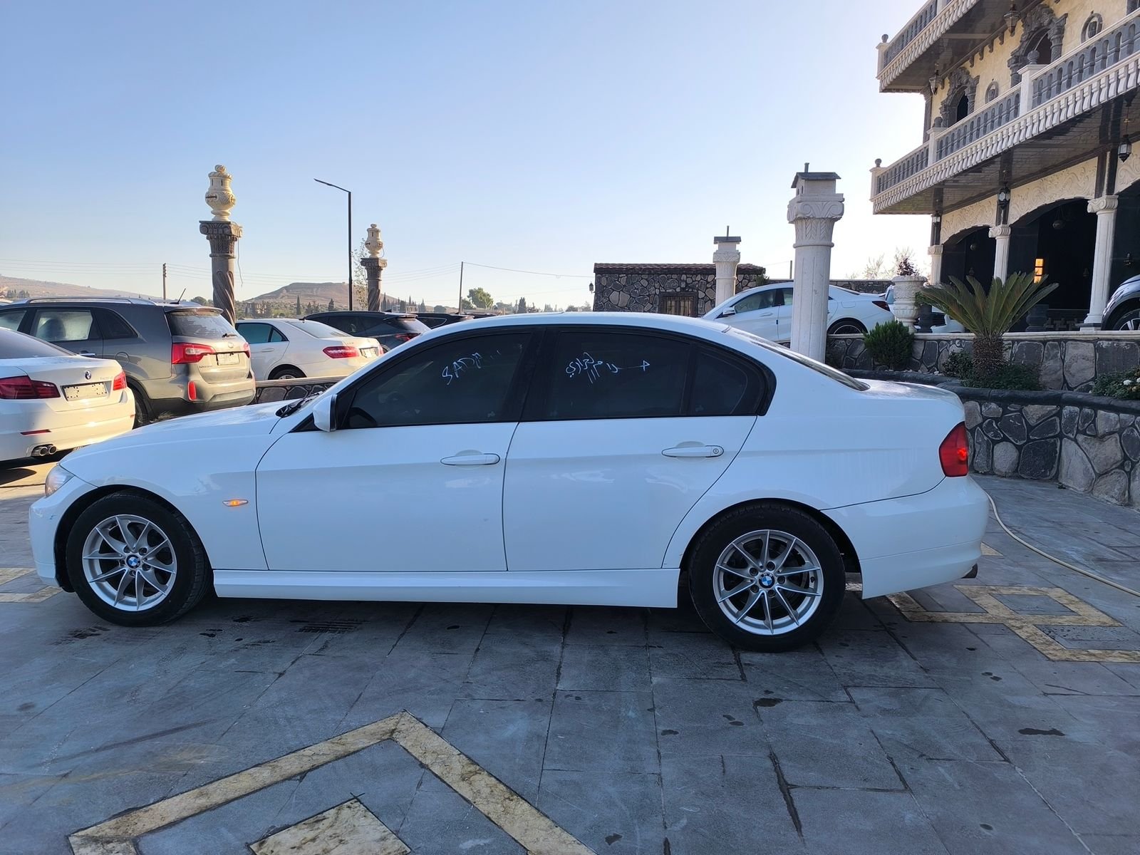 kilometrage car sale bmw 3 series 320 i sedan used 2011 vq image