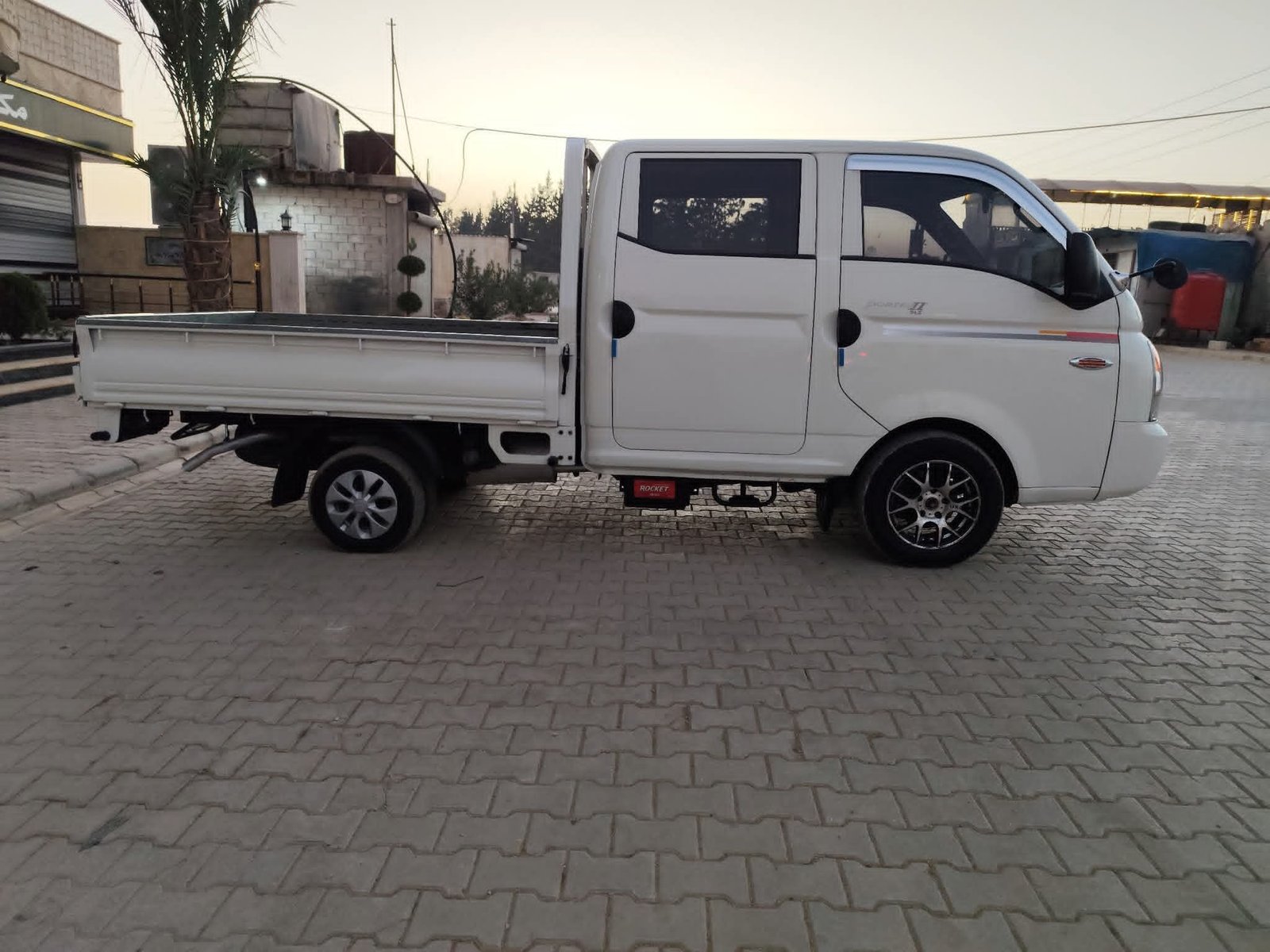 kilometrage car sale hyundai porter 2 crdi cargo truck used 2012 aleppo du image