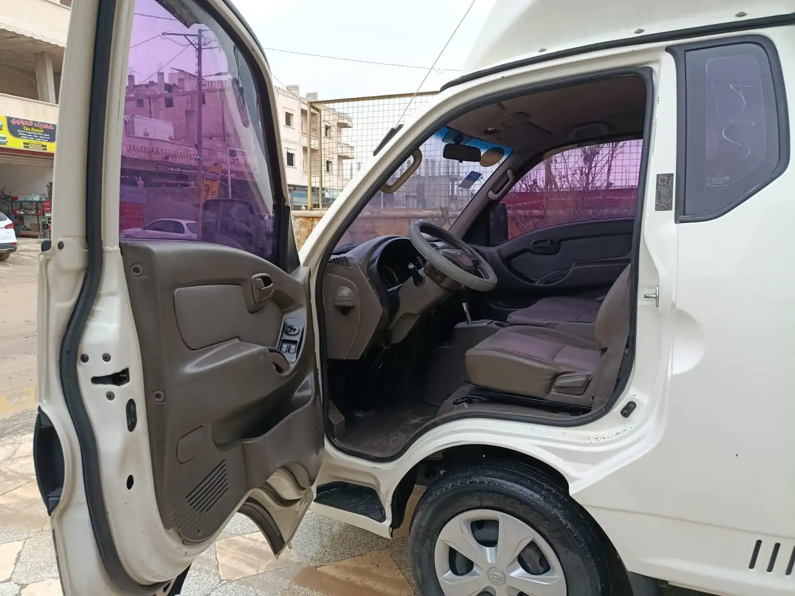 kilometrage car sale hyundai porter ii 2 crdi cargo truck used 2012 aleppo bc image