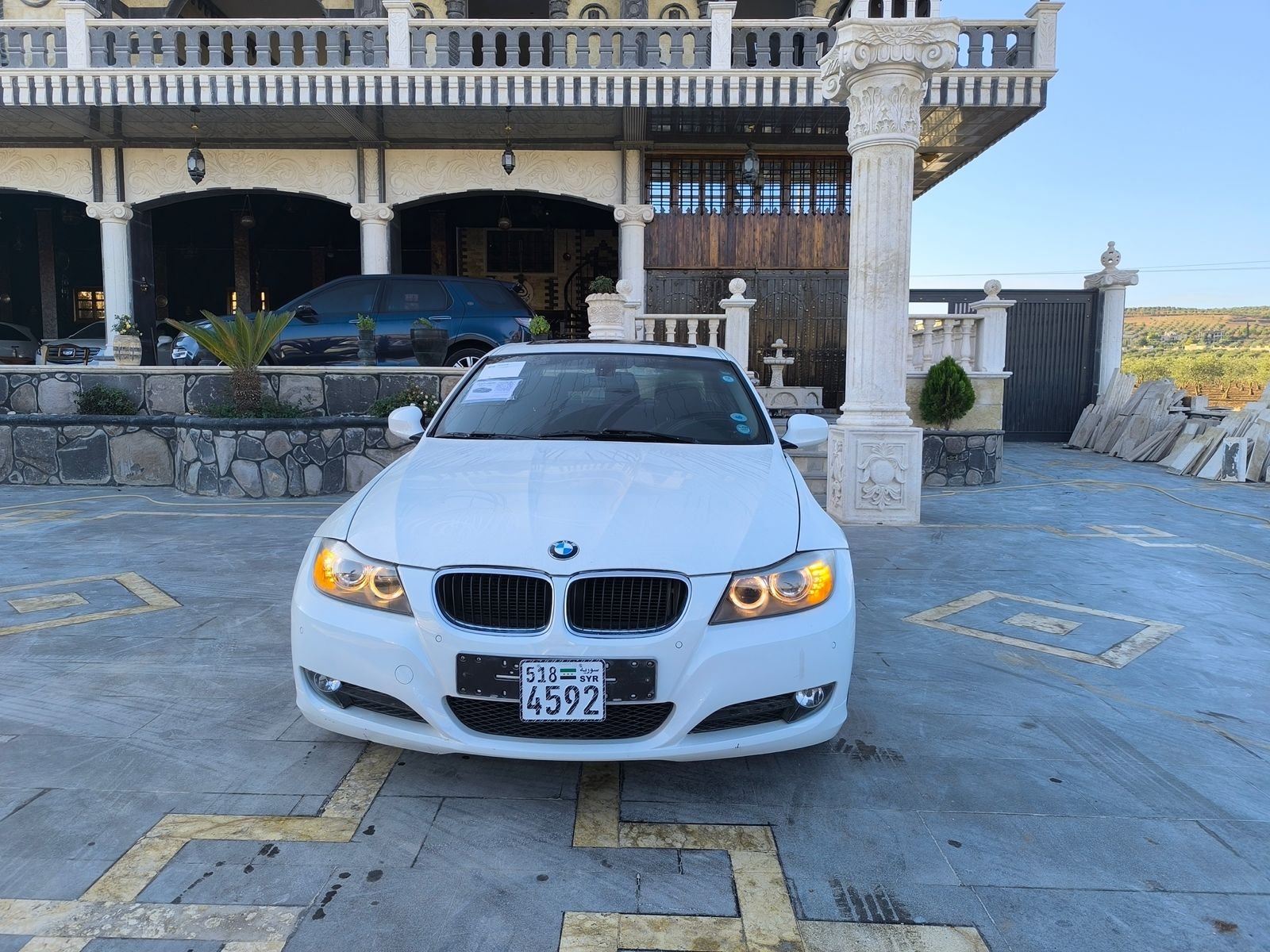 kilometrage car sale bmw 3 series 320 i sedan used 2011 vq image