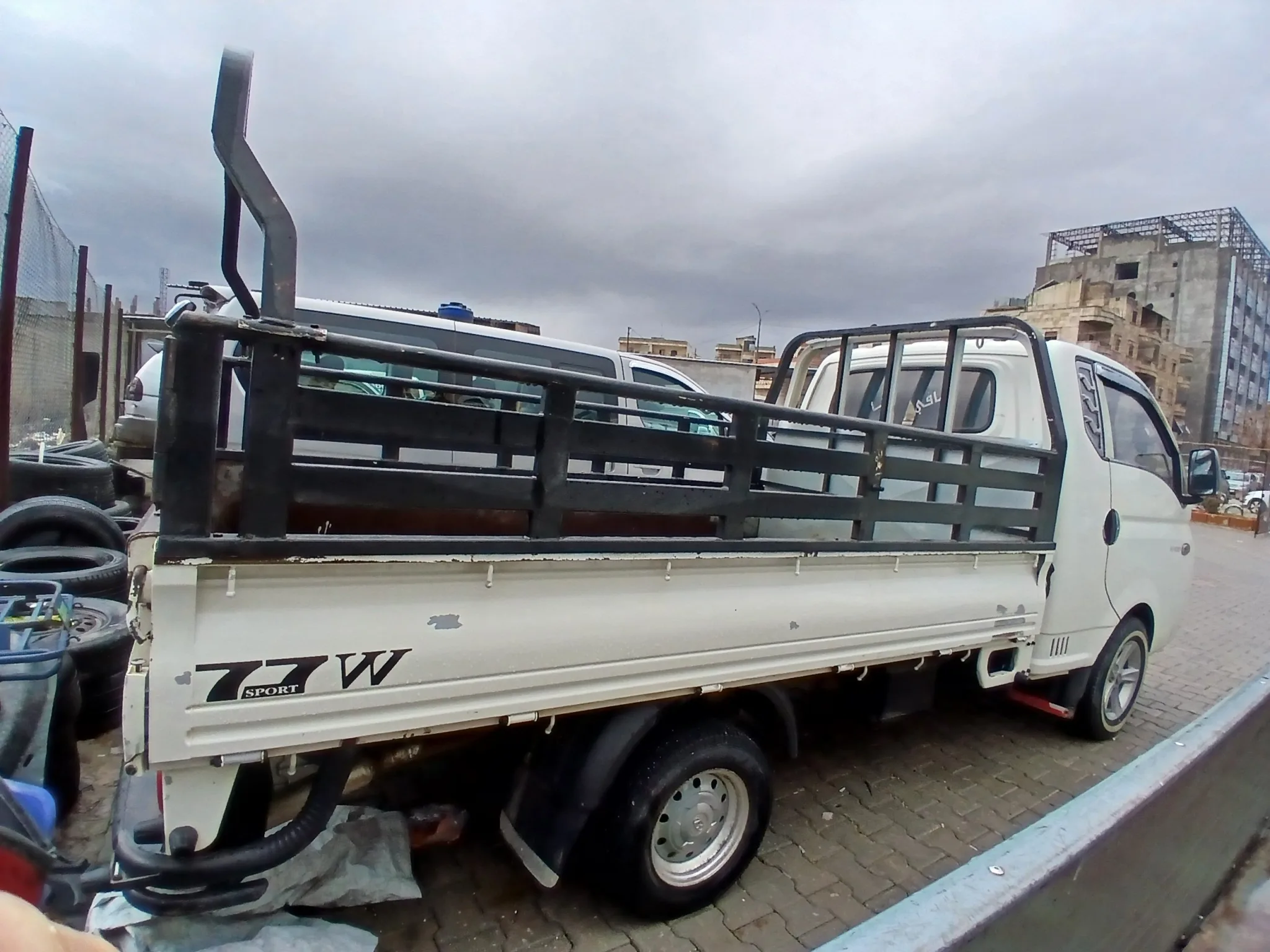 kilometrage car sale hyundai porter ii 2 crdi cargo truck used 2010 aleppo vt image