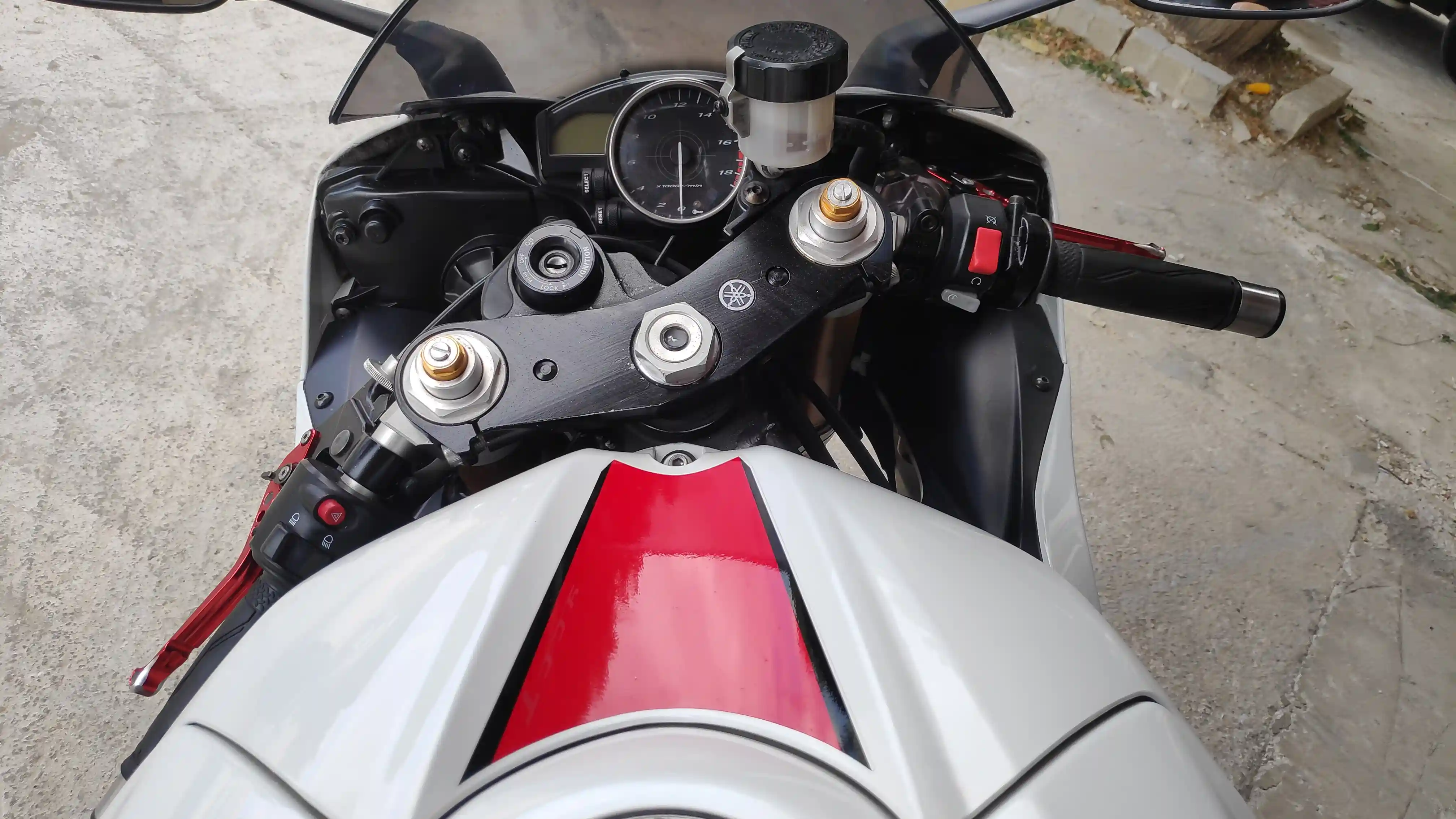 kilometrage motorbike yamaha r 6 yzf standard sport used 2006 tartus pn image