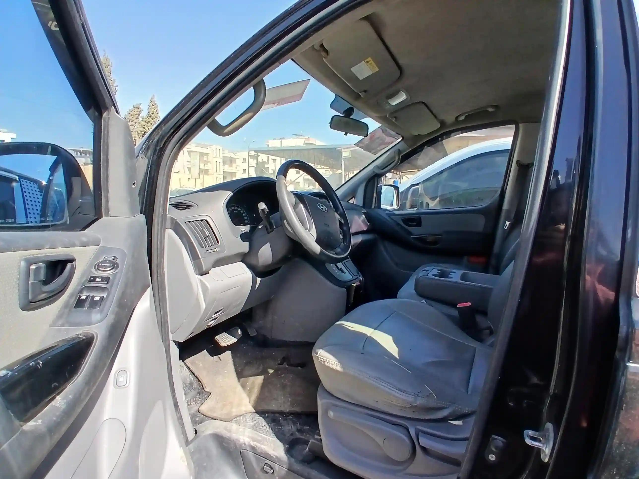 kilometrage car sale hyundai h1 standard van used 2011 aleppo ir image