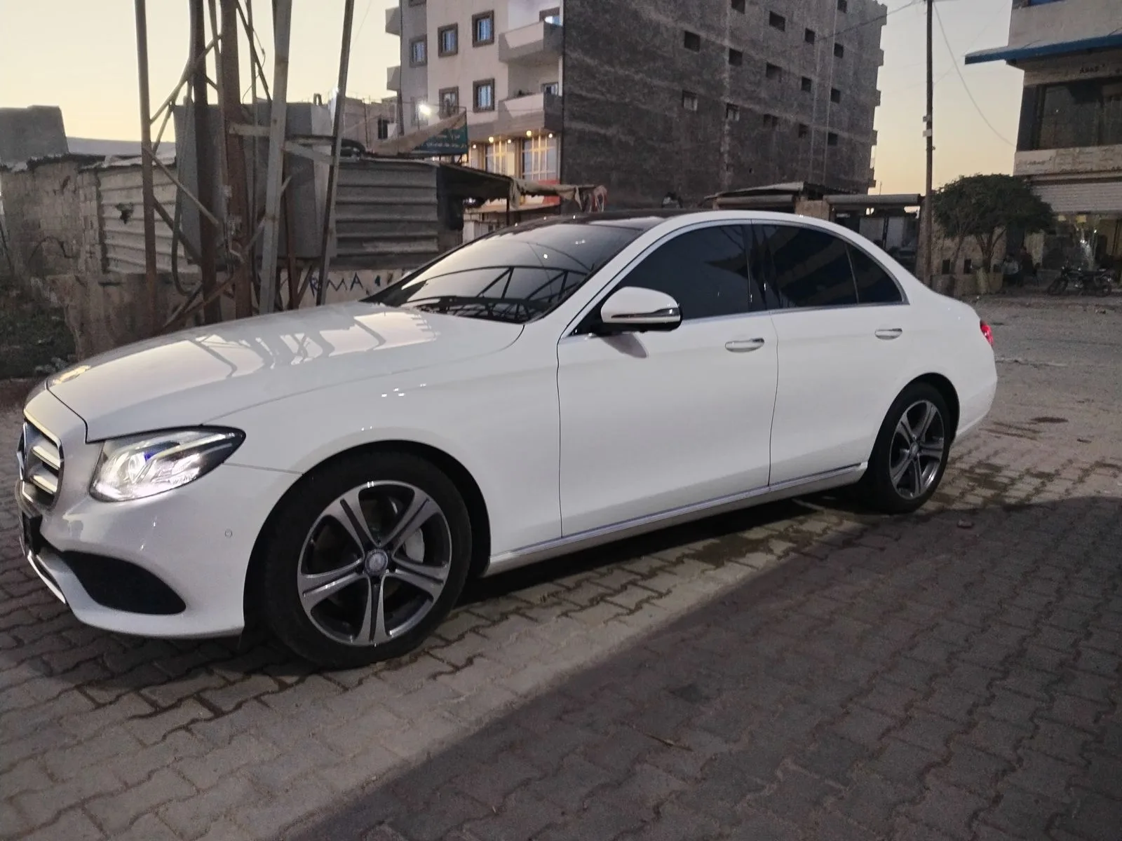 kilometrage car sale mercedes benz e class e 300 4 matic sedan used 2017 aleppo io image