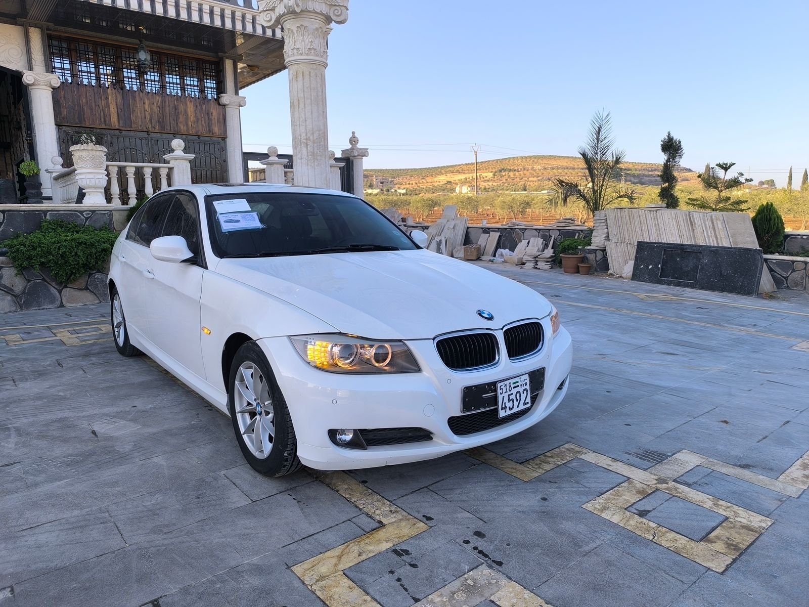kilometrage car sale bmw 3 series 320 i sedan used 2011 vq image