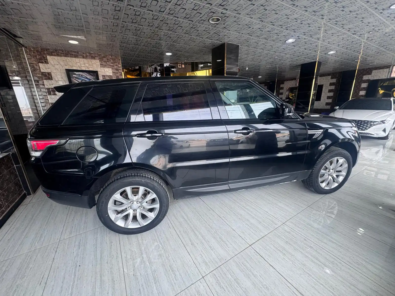 kilometrage car sale land rover range rover sport hse suv used 2013 ow image