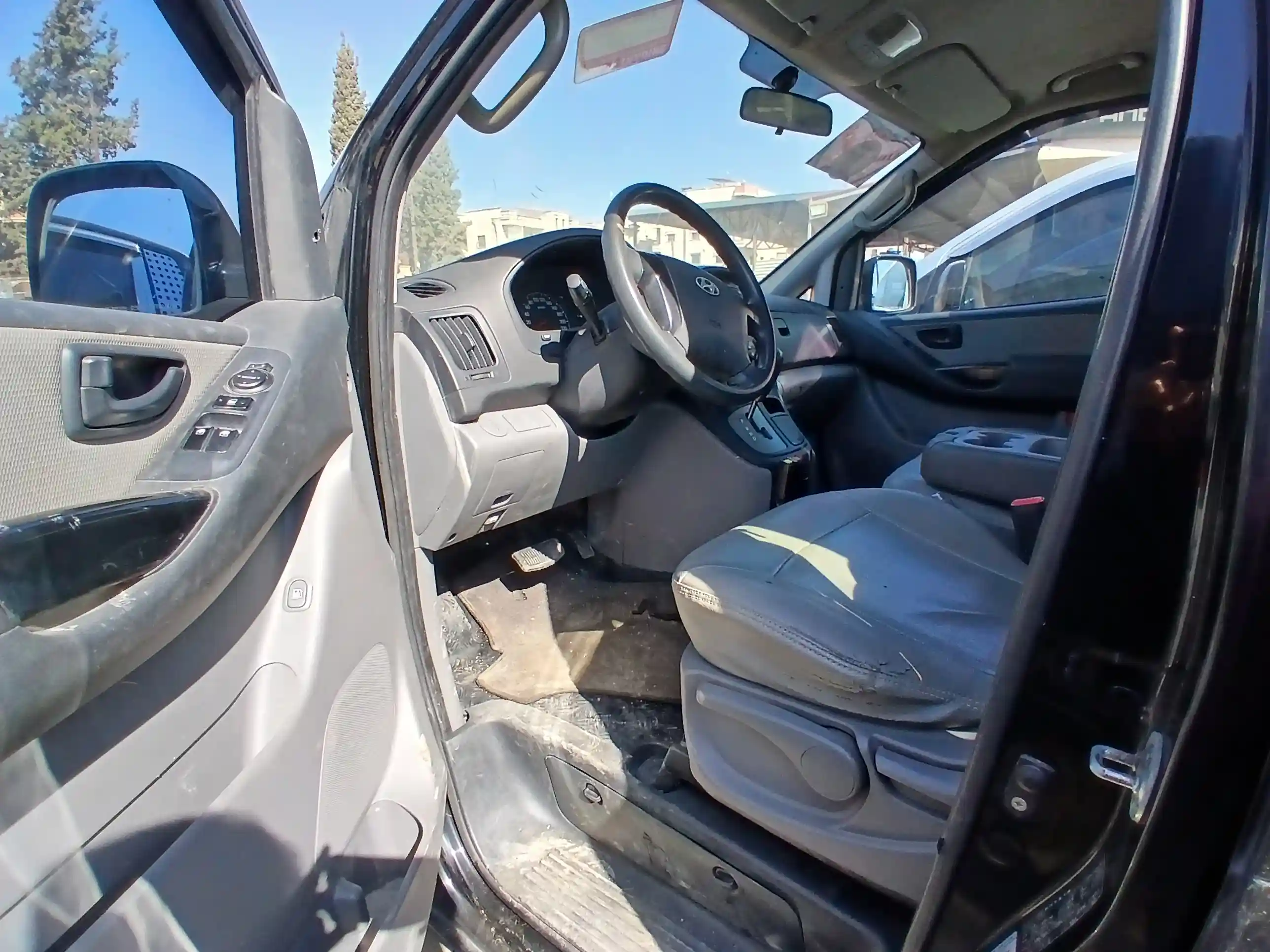 kilometrage car sale hyundai h1 standard van used 2011 aleppo ir image