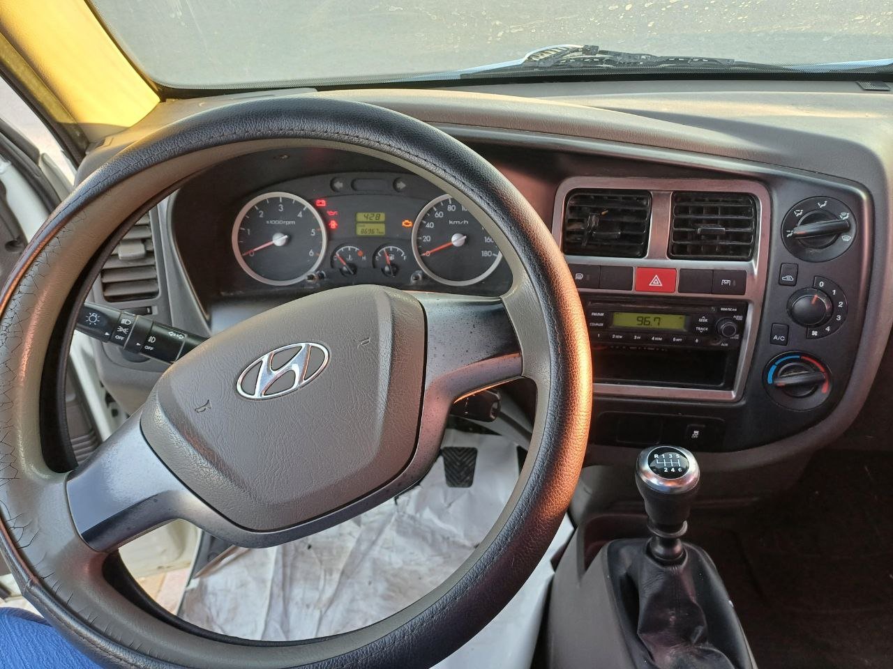 kilometrage car sale hyundai porter 2 crdi cargo truck used 2015 aleppo oq image