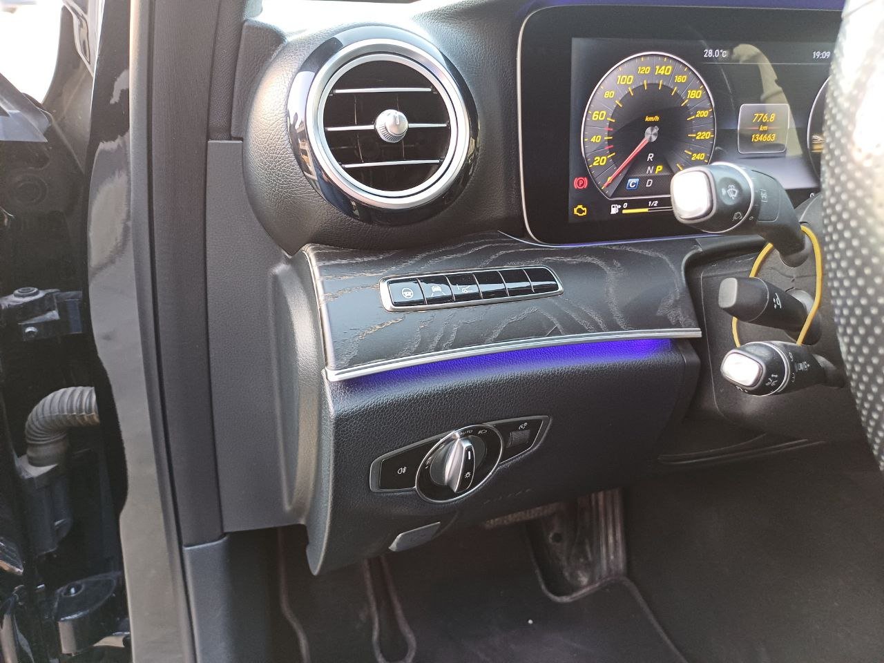 kilometrage car sale mercedes benz e class e 300 4 matic sedan used 2018 aleppo eo image
