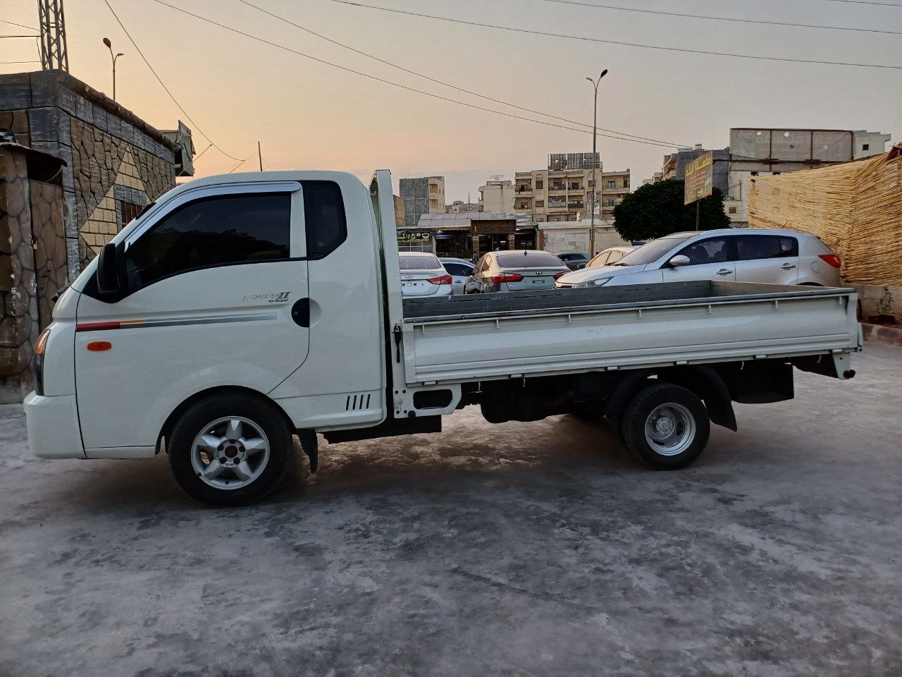 kilometrage car sale hyundai porter 2 crdi cargo truck used 2016 aleppo ey image