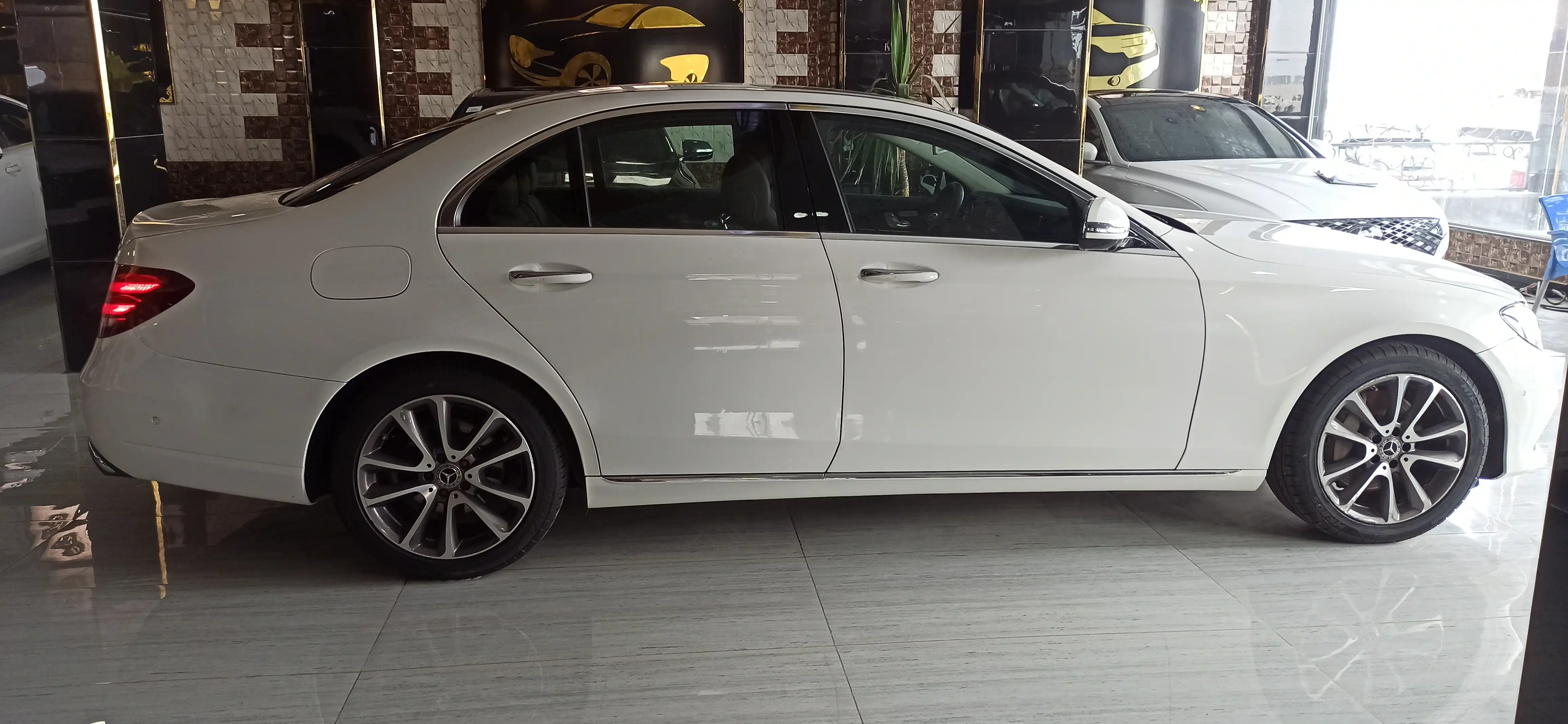 kilometrage car sale mercedes e class 300e 4matic sedan 2019 aleppo cs image