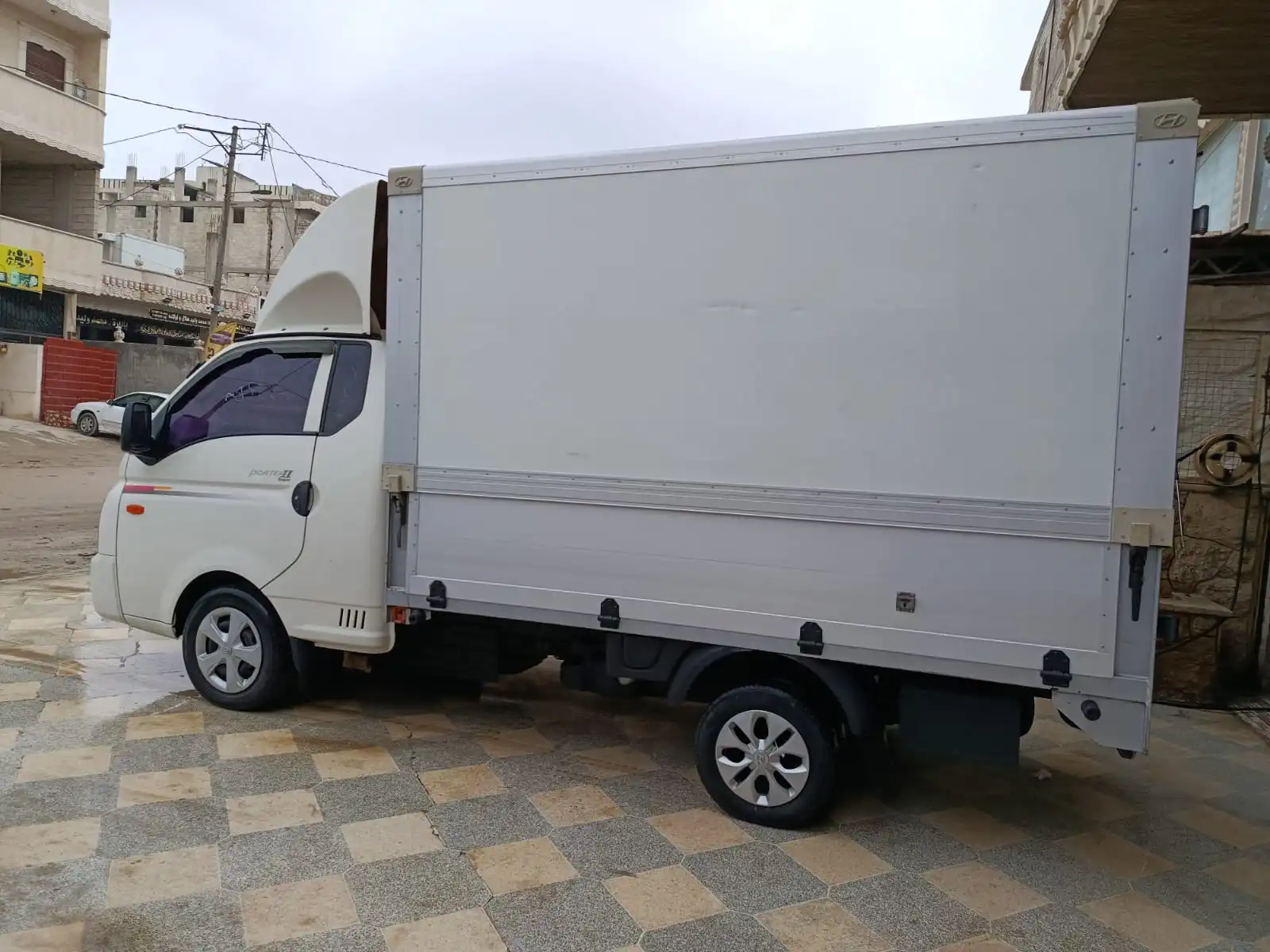 kilometrage car sale hyundai porter ii 2 crdi cargo truck used 2012 aleppo bc image