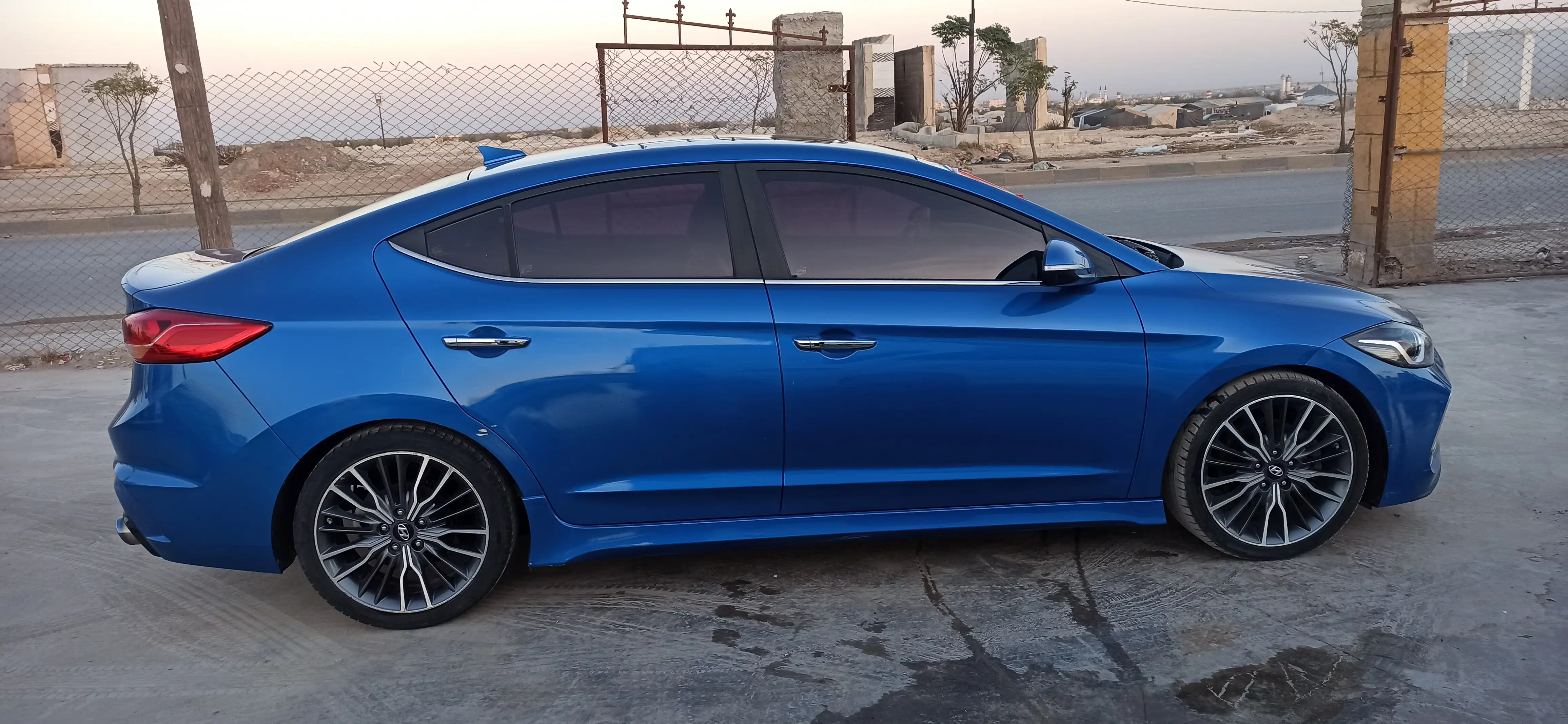 kilometrage car sale hyundai avante sport sedan used 2017 aleppo ir image