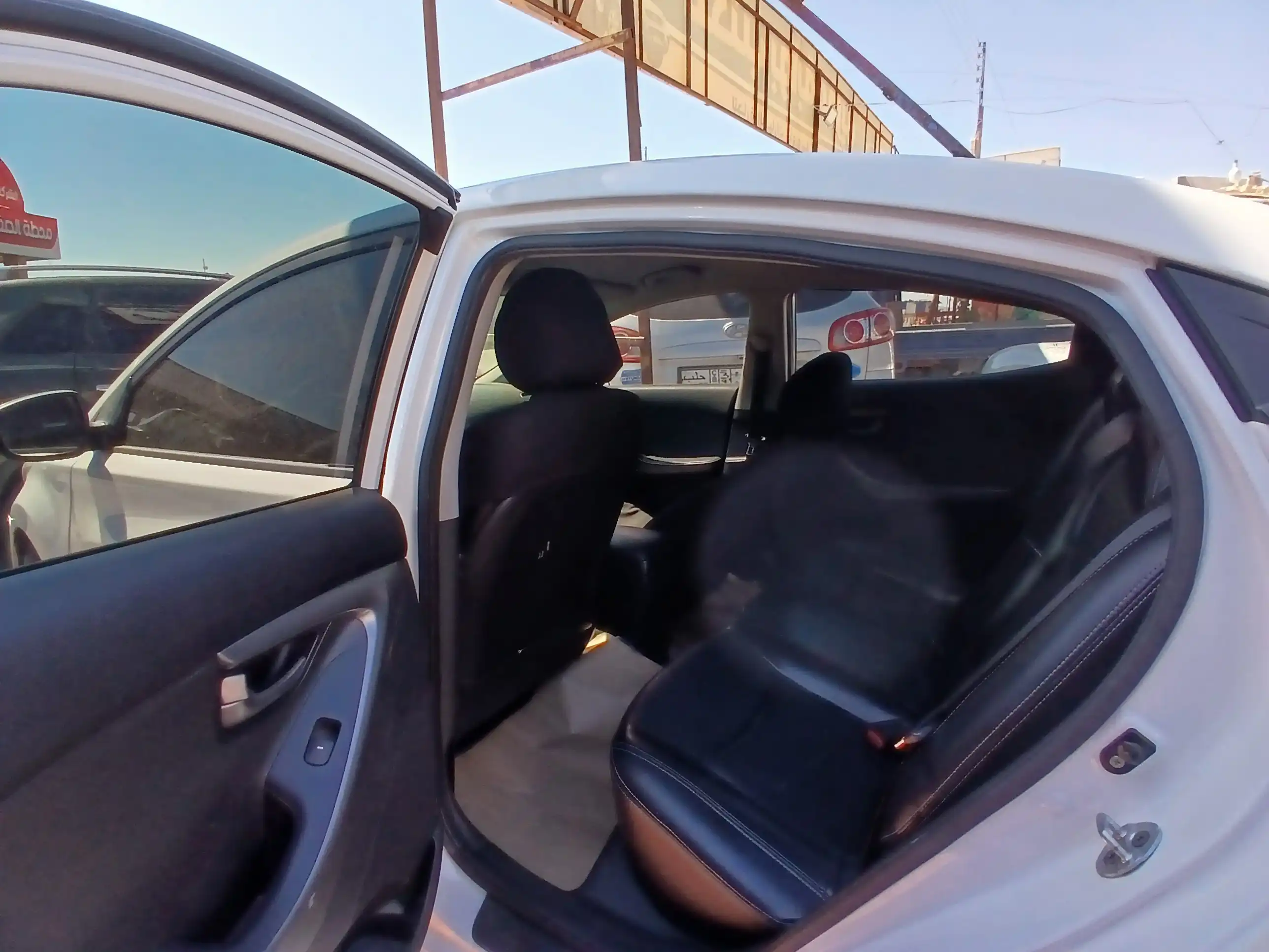 kilometrage car sale hyundai avante m16 gdi sedan used 2011 aleppo lq image