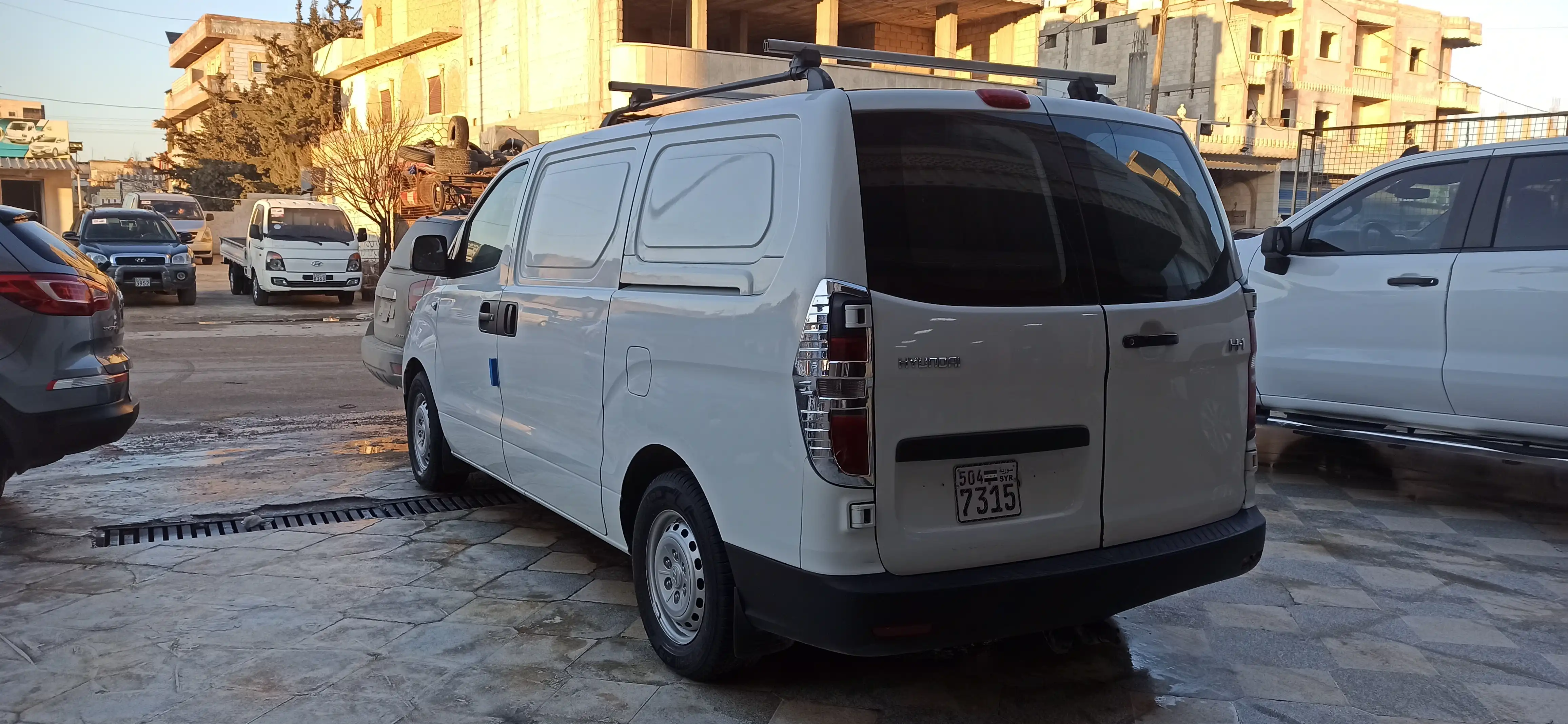 kilometrage car sale hyundai grand starex cvx van used 2011 aleppo wv image