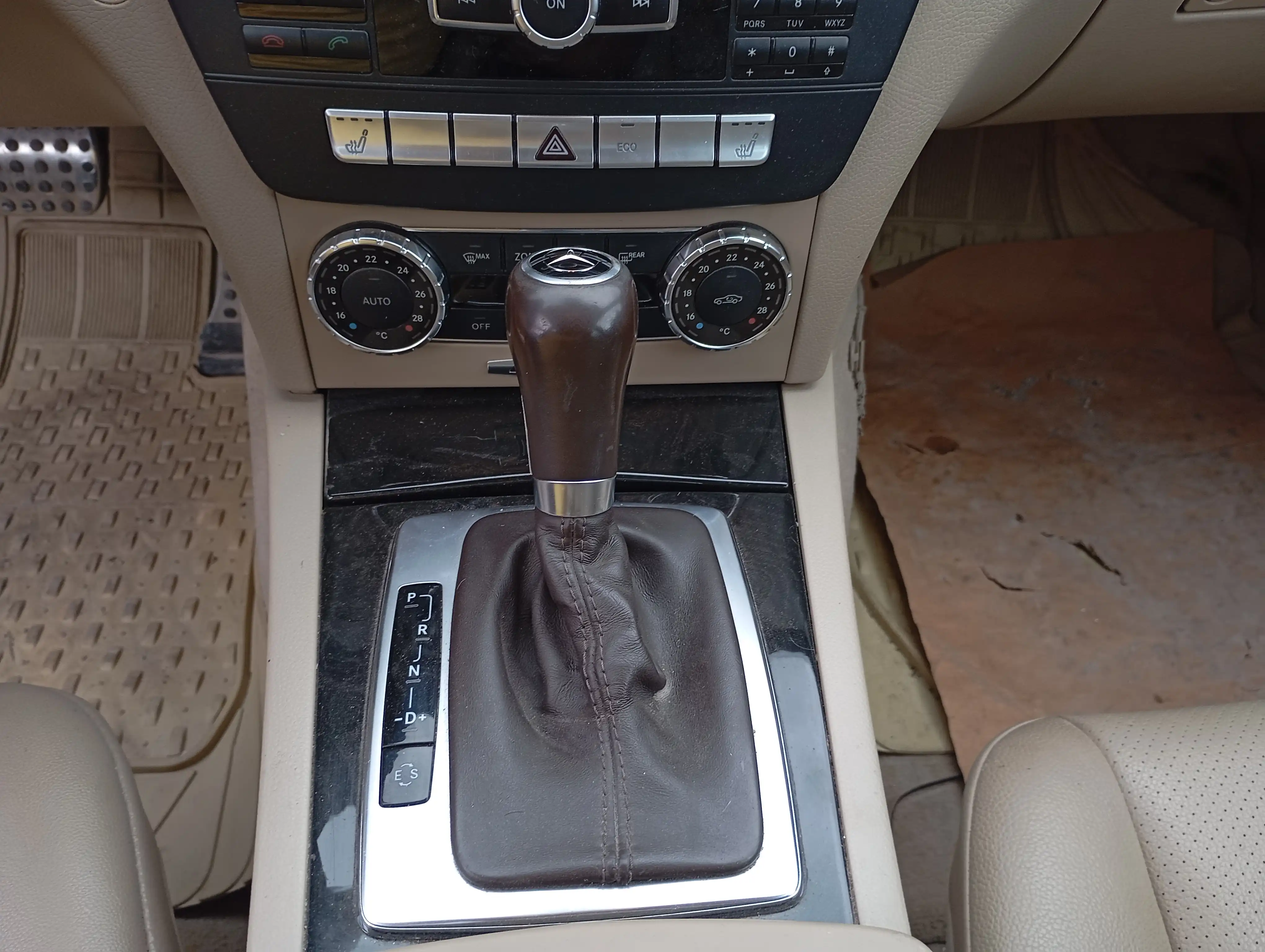 kilometrage car sale mercedes benz c class 200 sedan used 2013 aleppo nq image