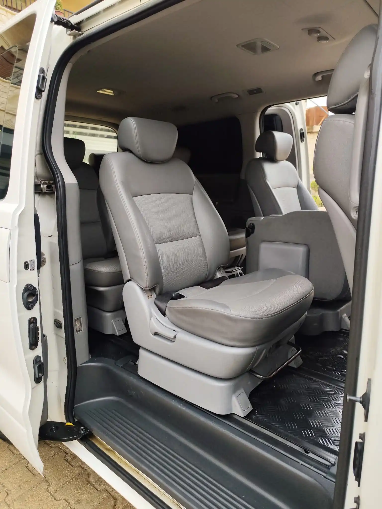 kilometrage car sale hyundai grand starex cvx van used 2010 aleppo am image